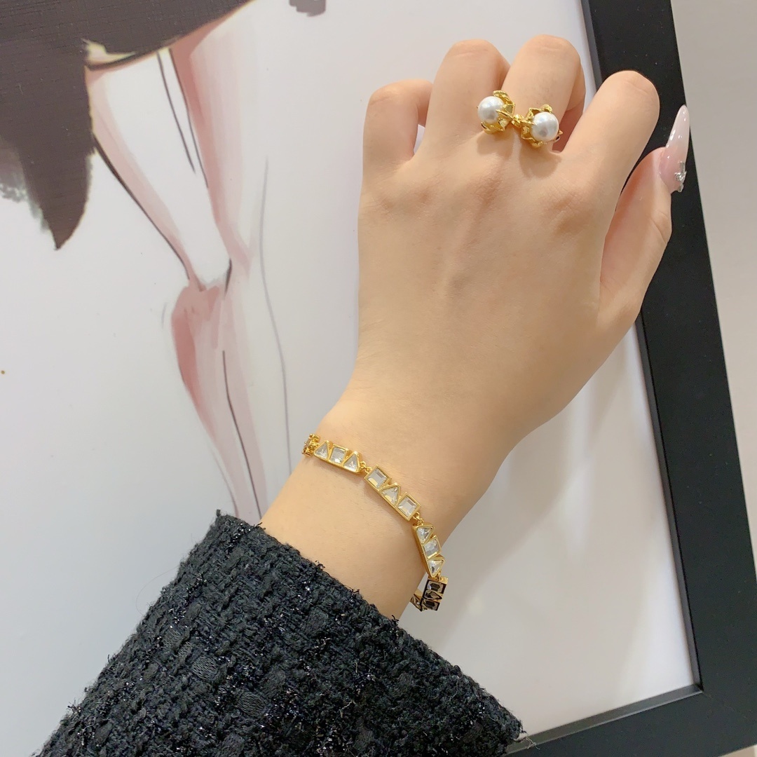 Bottega Veneta pearl ring bracelet – Bottega Veneta Gold Pearl Ring &