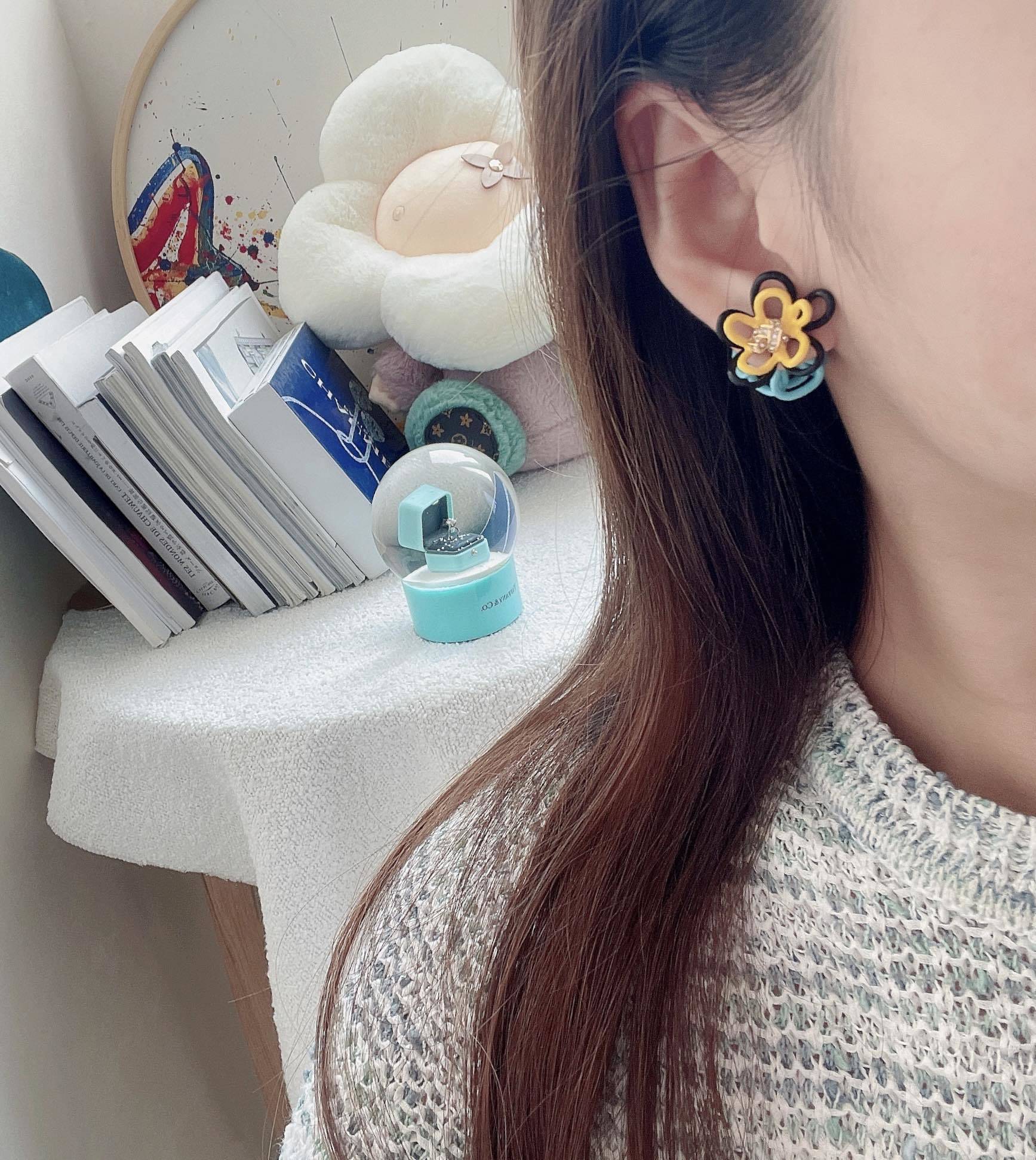 Bottega Veneta Tri-Color Flower Earrings – Chic Resin Design