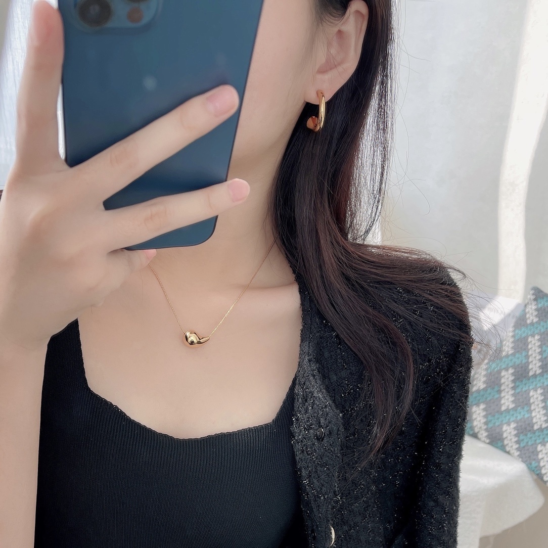 Gold Heart Black Bead Necklace – Gold Heart & Black Bead Necklace