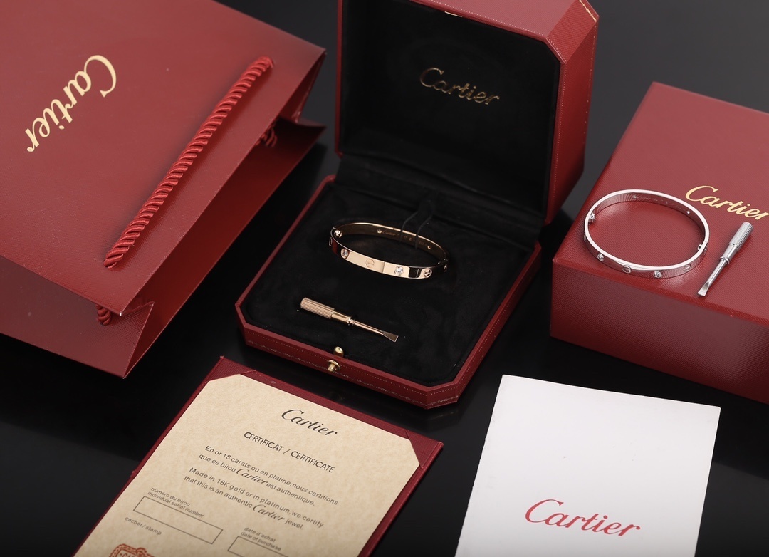 Premium Love Bracelet – Iconic Design & Exquisite Craftsmanship