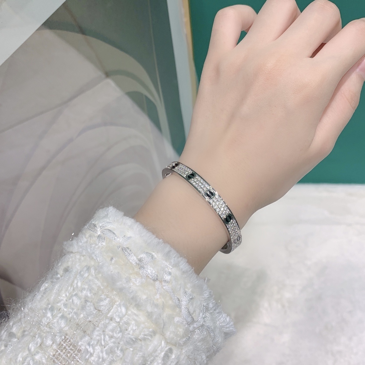 Cartier Love Bracelet – Premium Quality, Sparkling Design