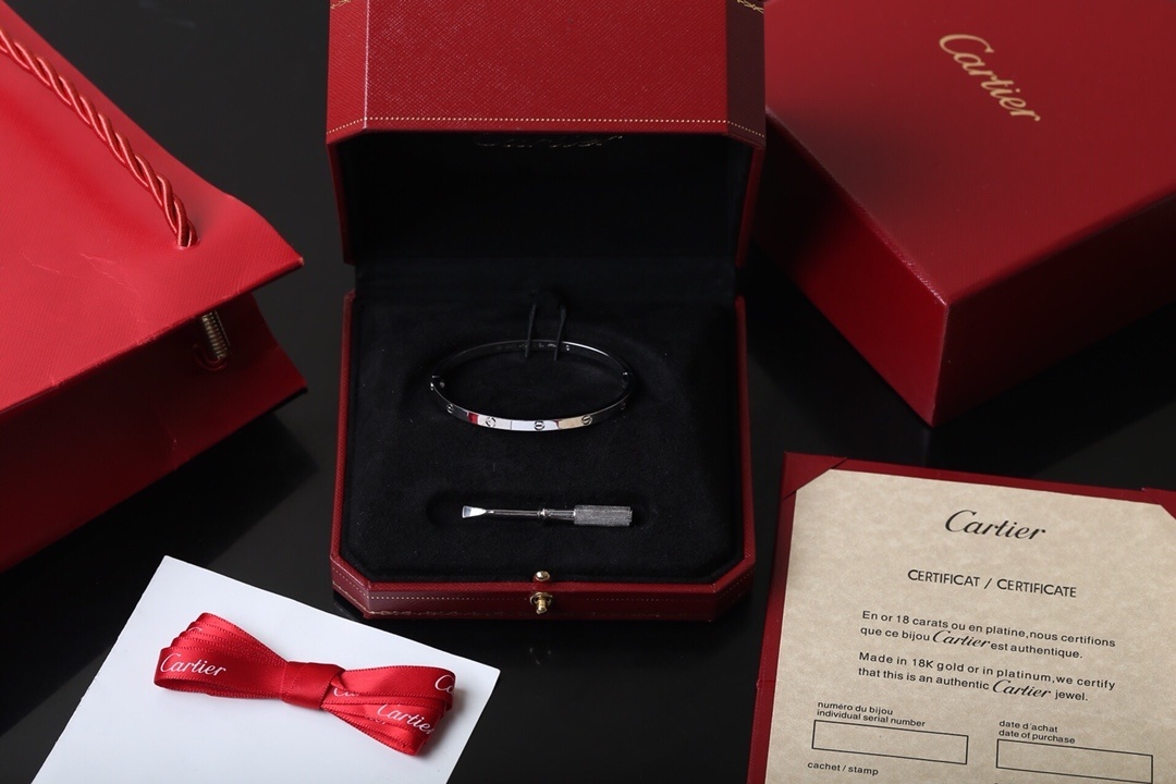 Cartier Love Bracelet – Premium Quality | Authentic Design