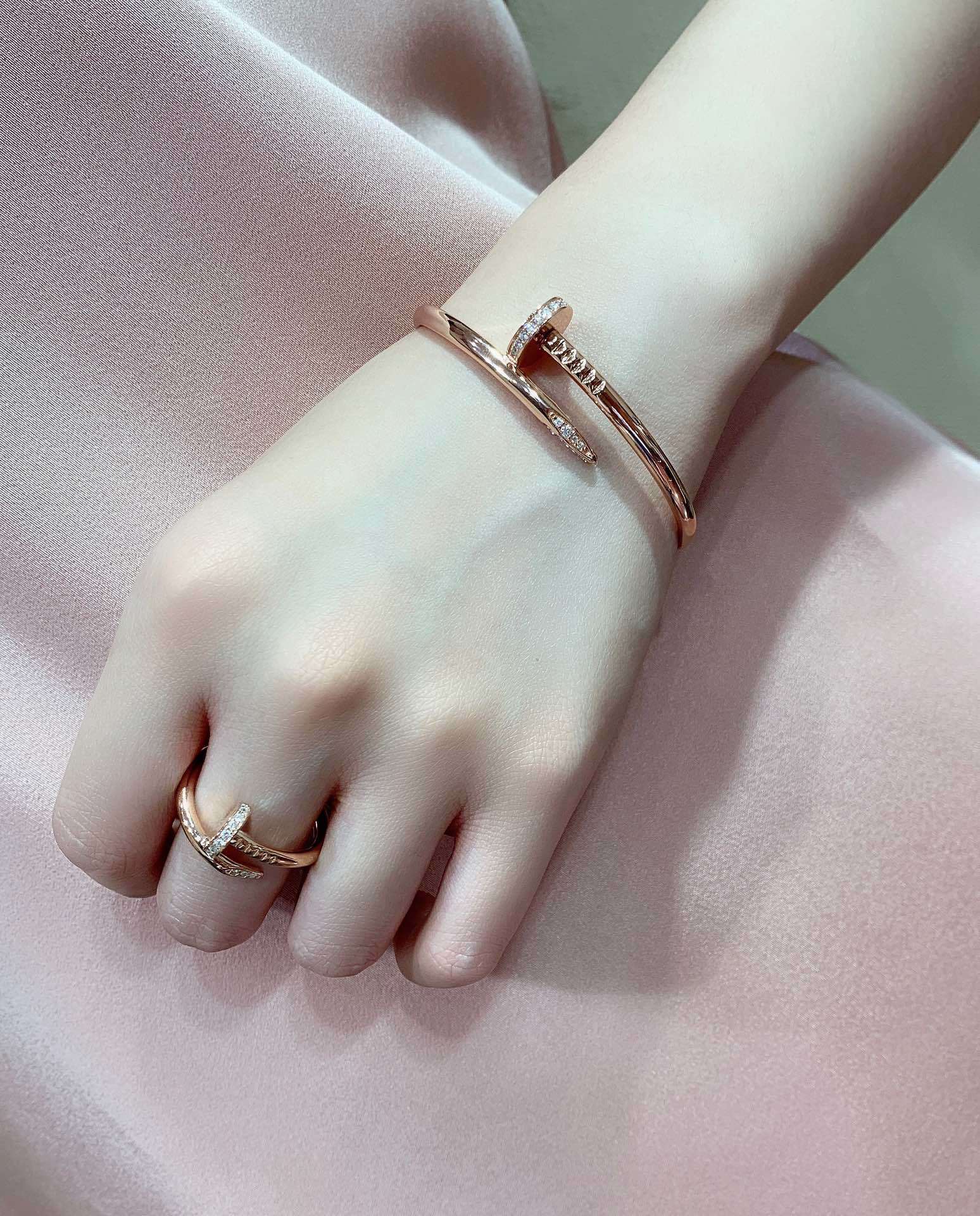 Premium Nail Bangle Bracelet – Rose Gold & Diamond Accent