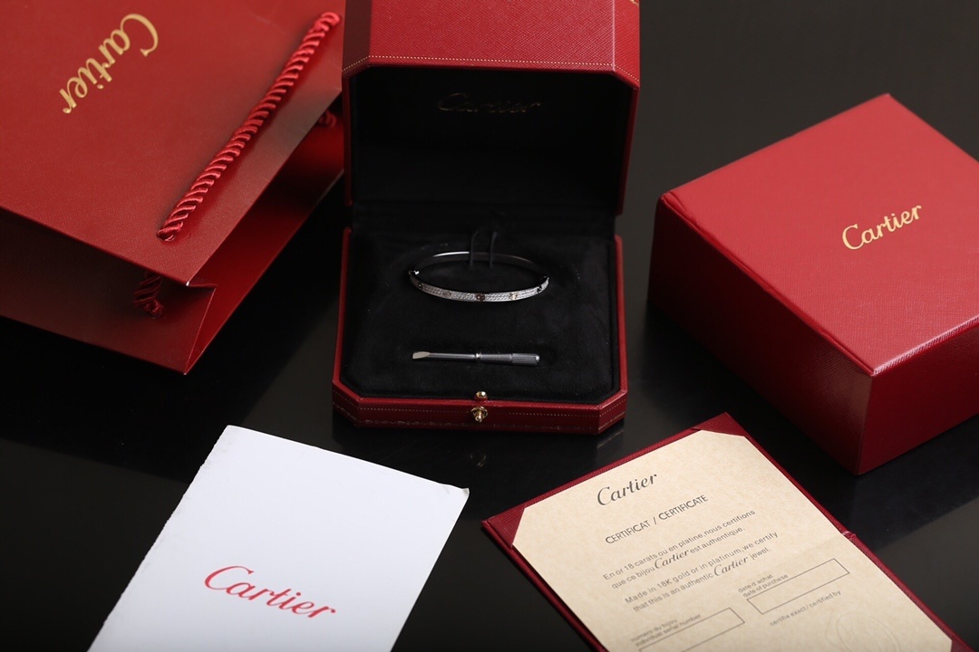 Premium Diamond Love Bracelet – Exquisite Jewelry