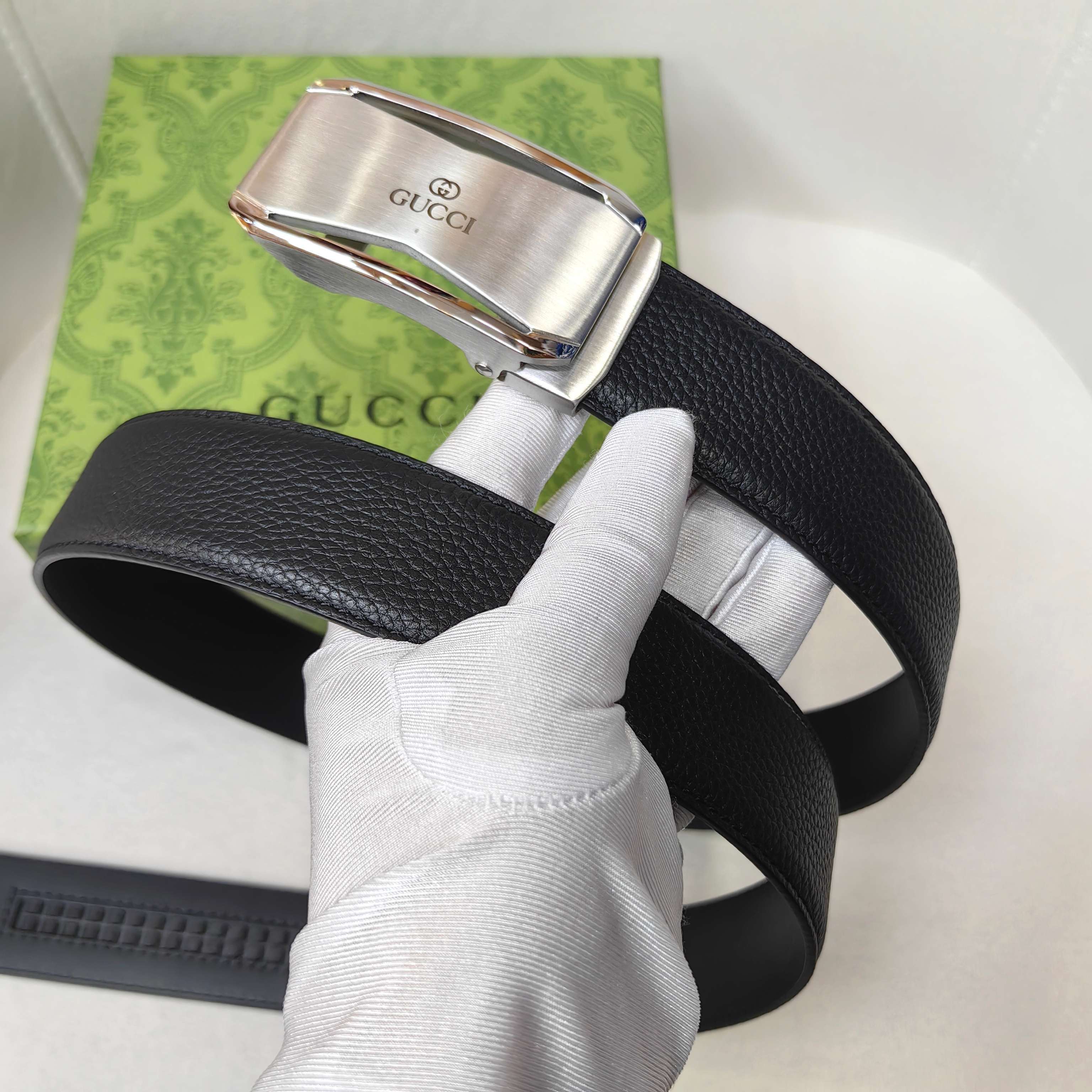 Gucci Premium Leather Belt with Silver Buckle