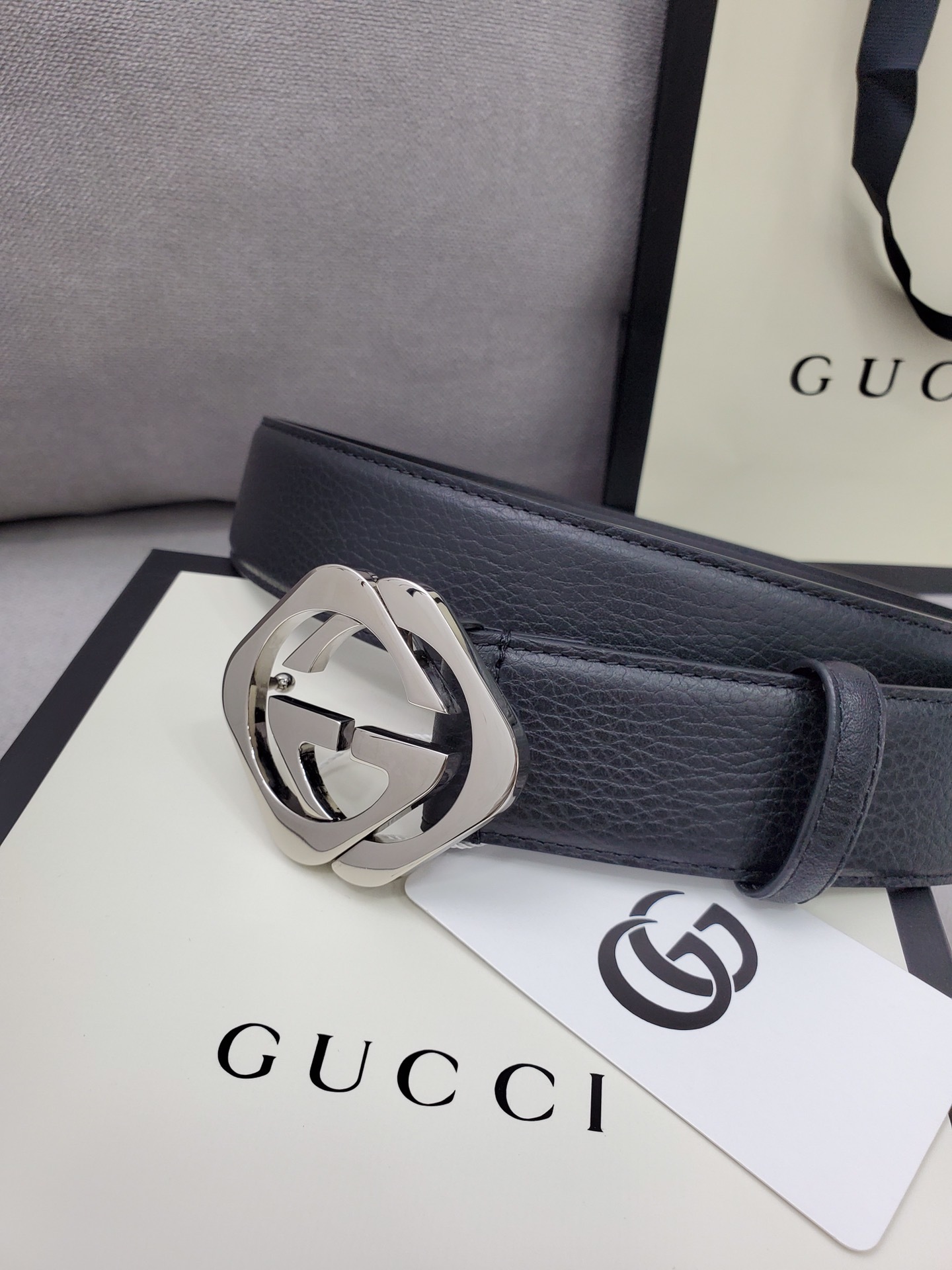 Gucci Premium Leather Belt - Iconic Style & Craftsmanship