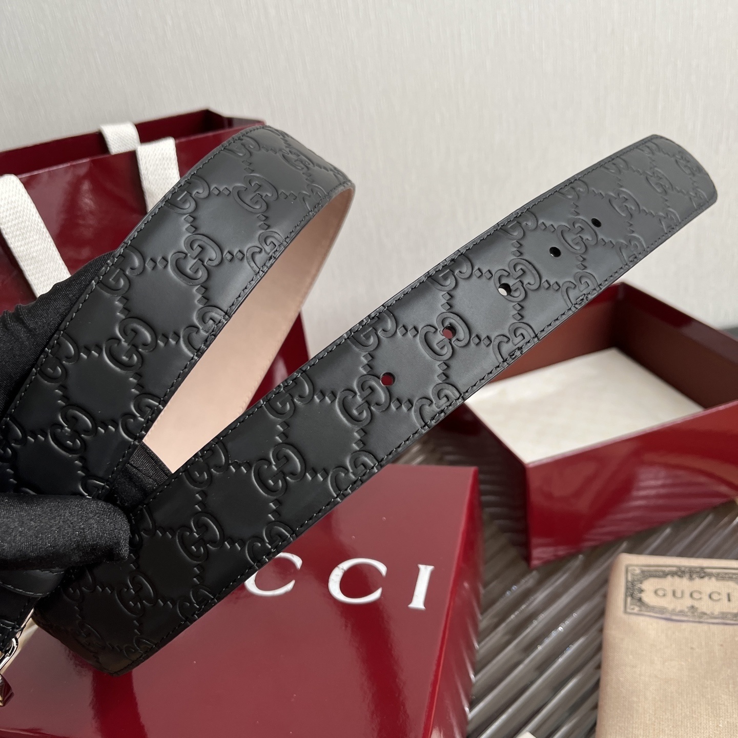 Gucci Premium Leather Belt - Iconic Style & Quality