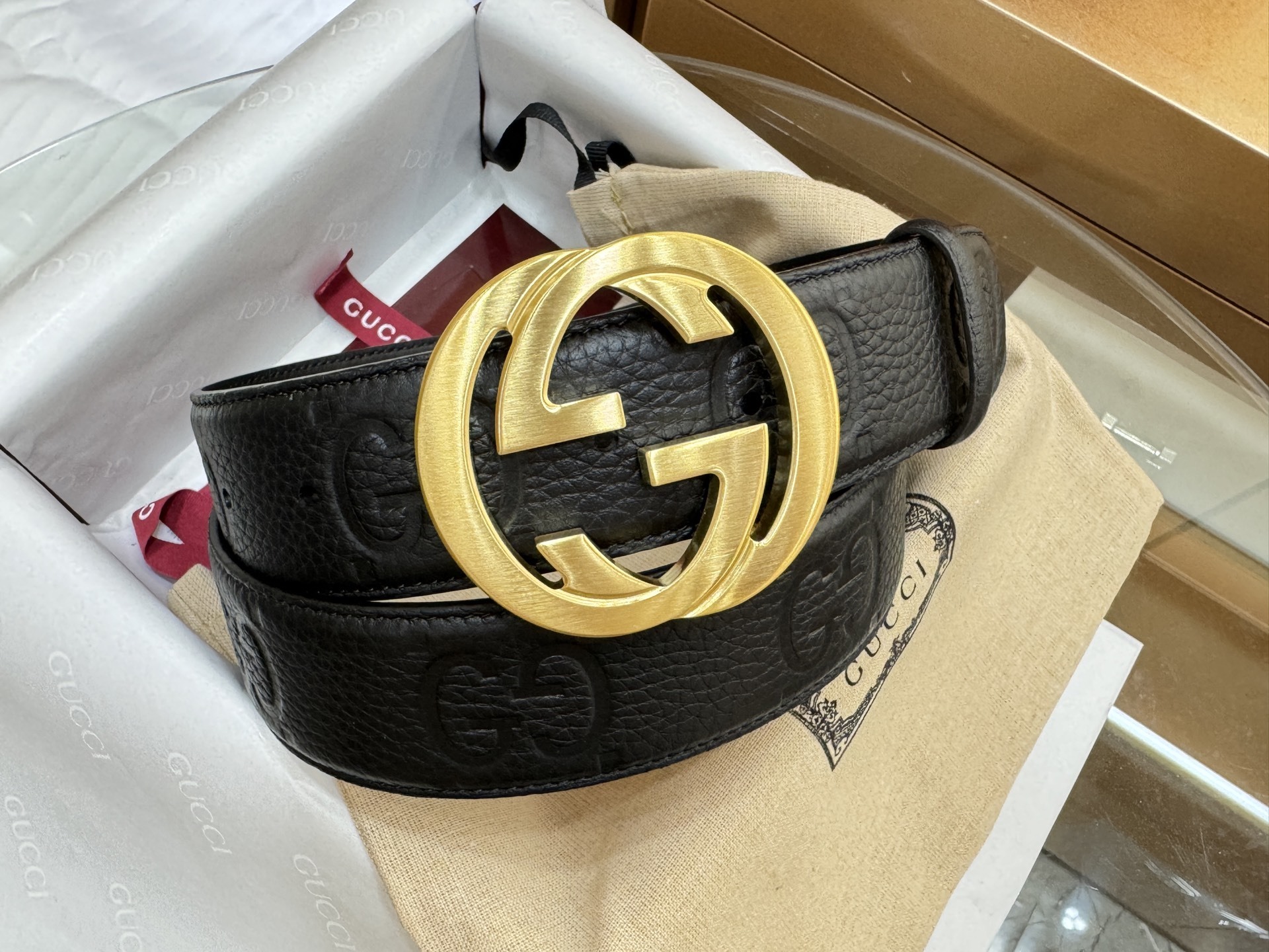 Gucci Premium Leather Belt - Iconic Style & Durability