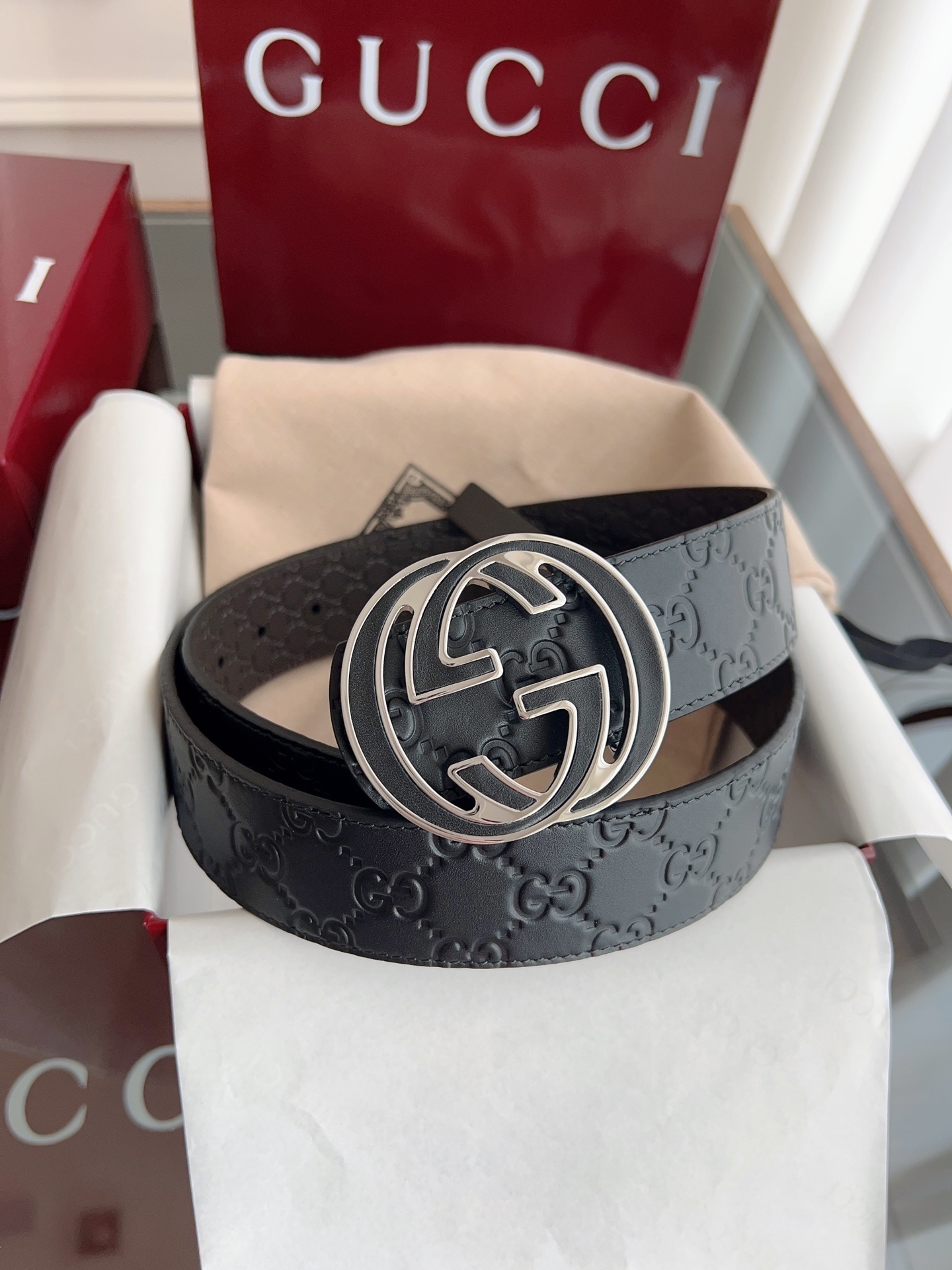 Gucci Premium Leather Belt - Timeless Style & Quality