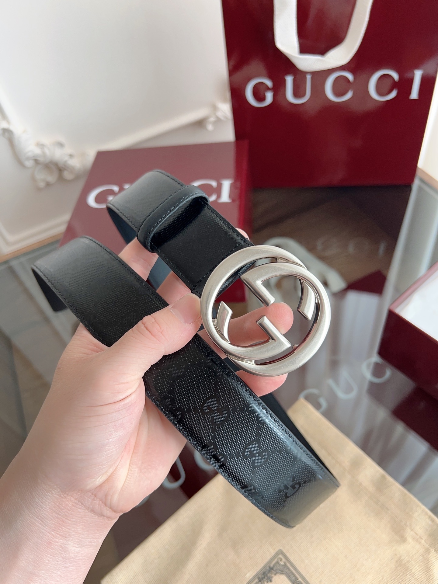 Gucci Premium Leather Belt - Iconic Style