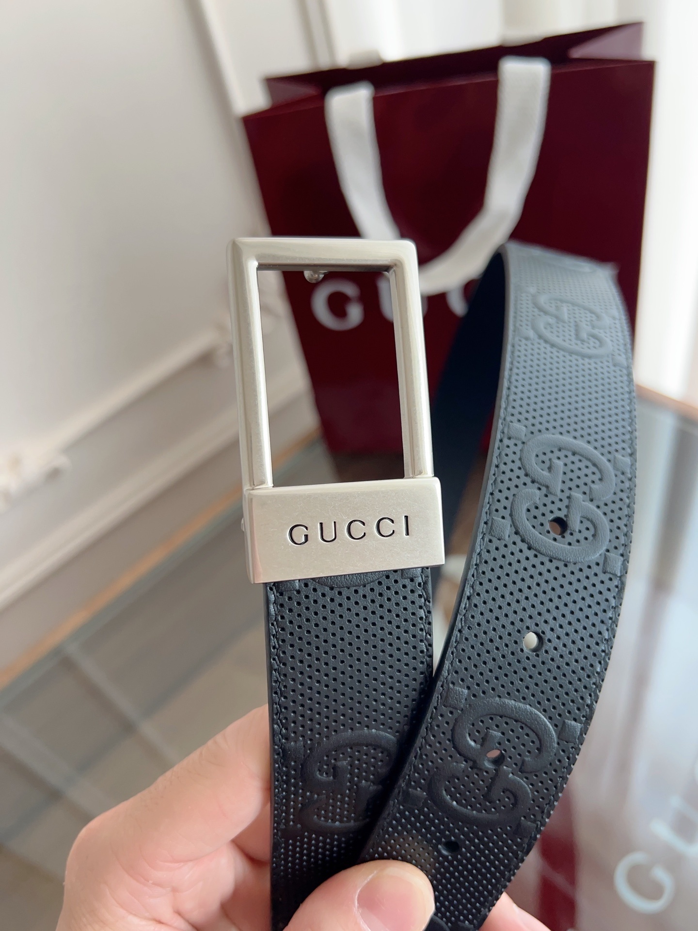 Gucci Premium Leather Belt - Iconic Style & Durability