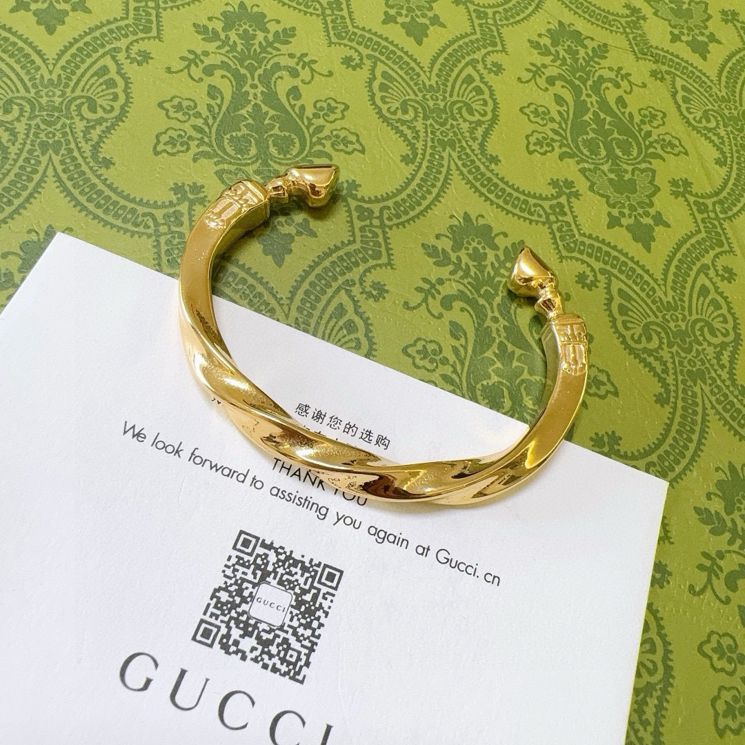 Gucci Twisted Gold Bangle – Open Cuff Design