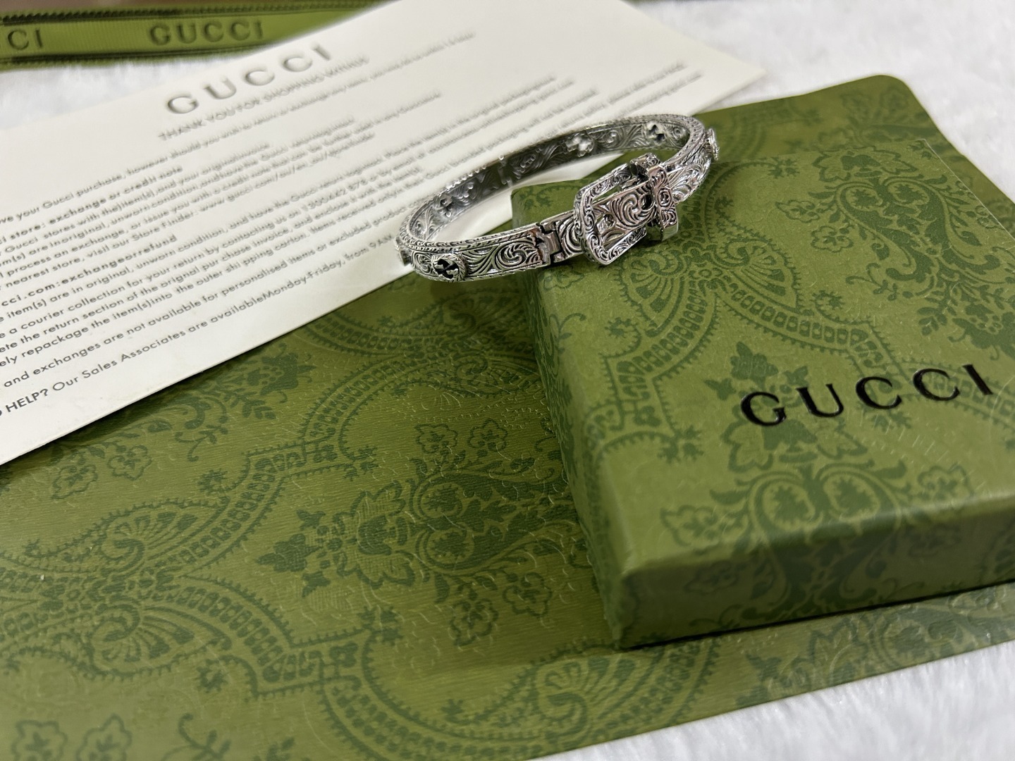 Gucci Premium Silver Buckle Bracelet – Exquisite Design