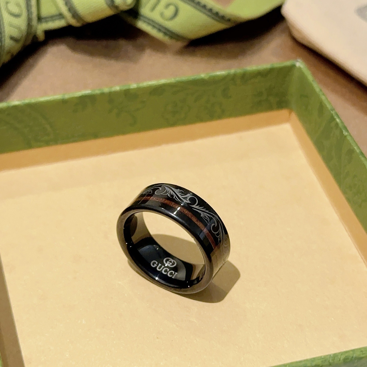 Gucci Black Ceramic Ring Wood Inlay