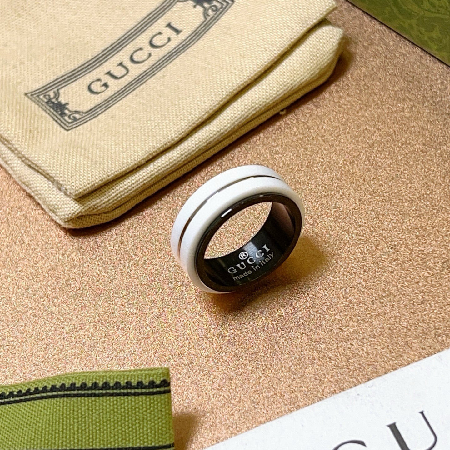 Gucci White Ceramic Ring black – Gucci White Ceramic Ring with Black