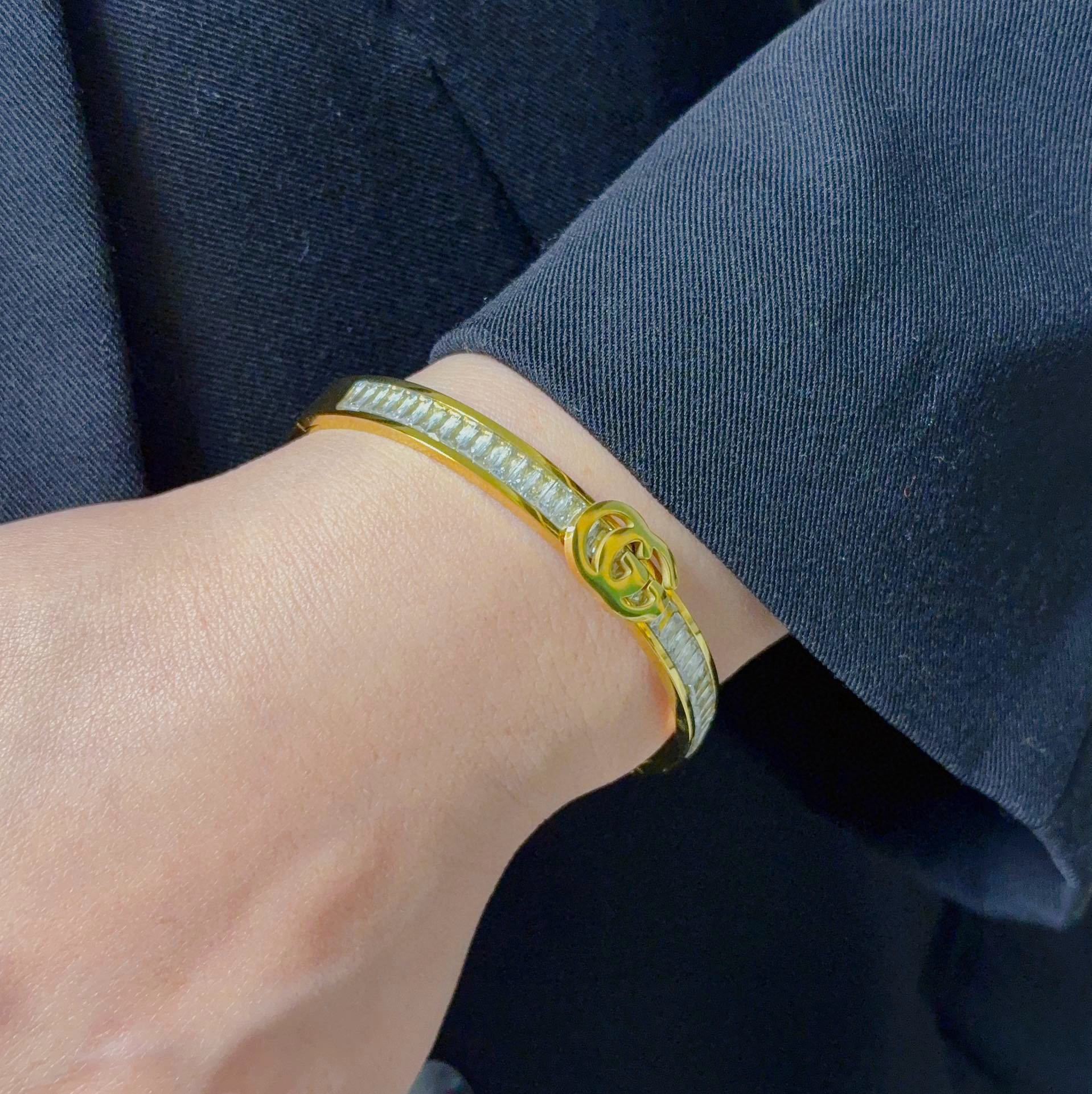 Premium Gold Crystal “G” Bracelet – Timeless Elegance