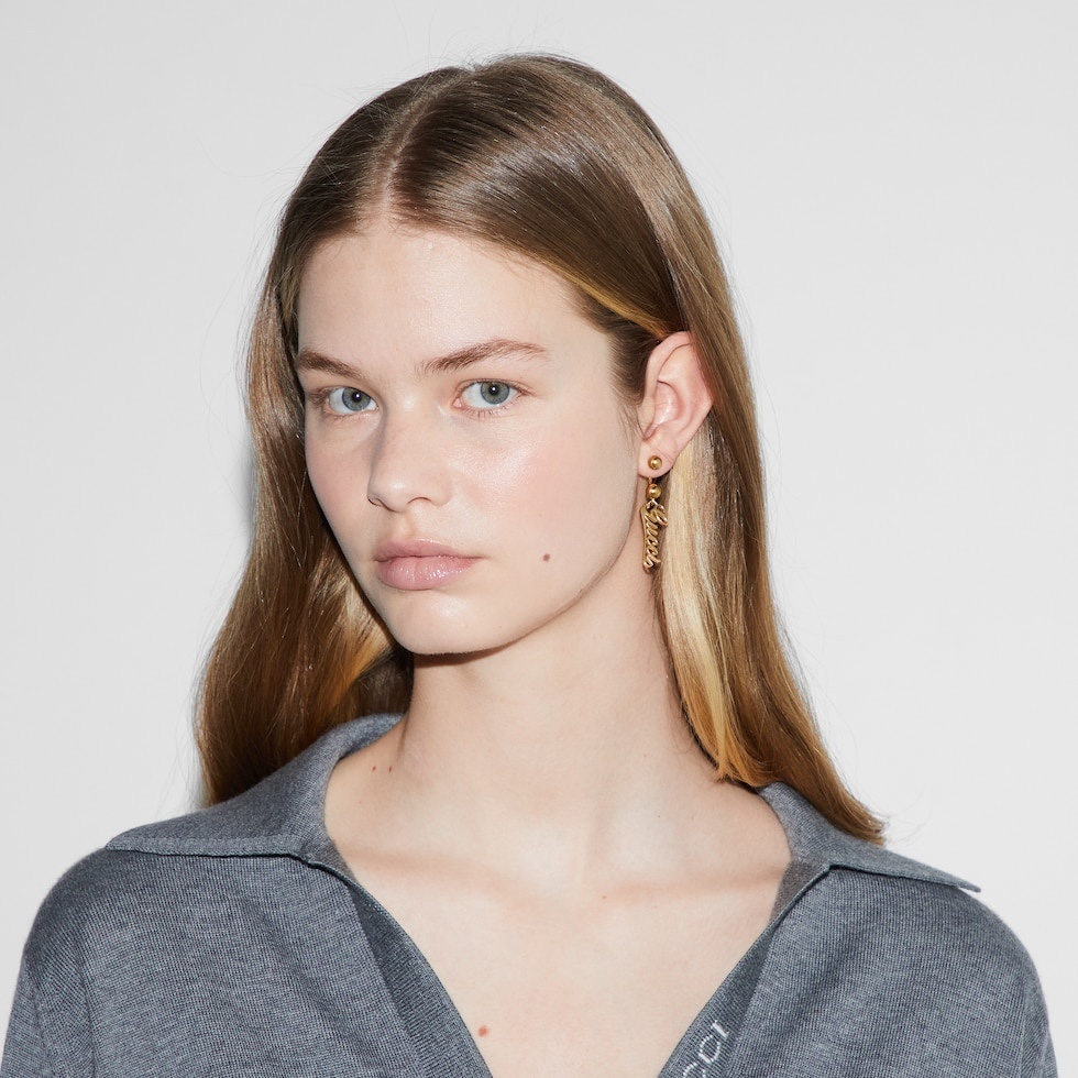 chain Gucci Gold Script Dangle Earrings – Gucci Gold Script Dangle