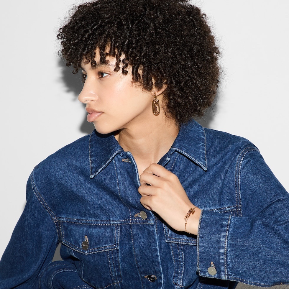 Gucci Gold Script Logo Drop Earrings designer style – Gucci Gold