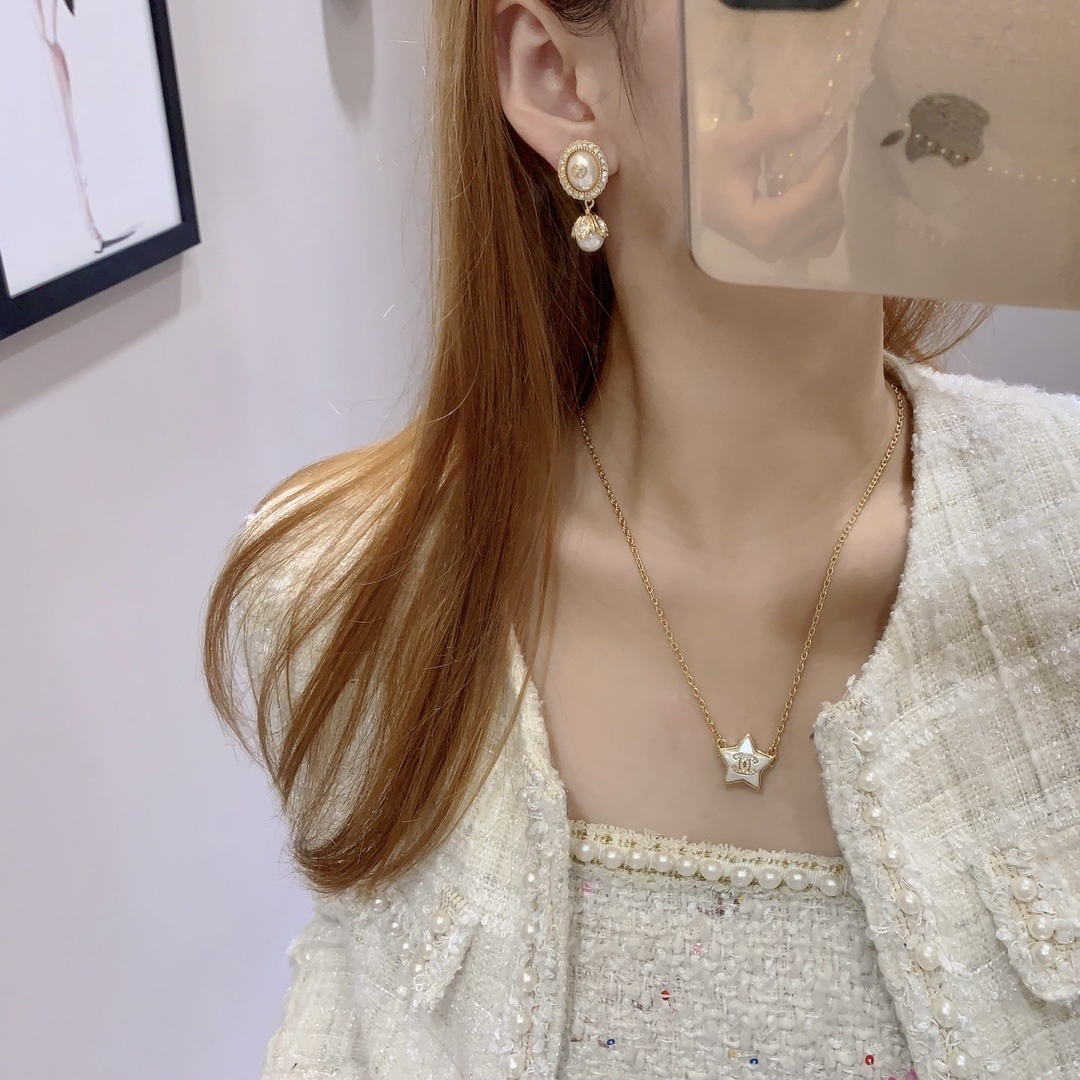 Chanel Gold Star Pearl Pendant Necklace – Designer Charm