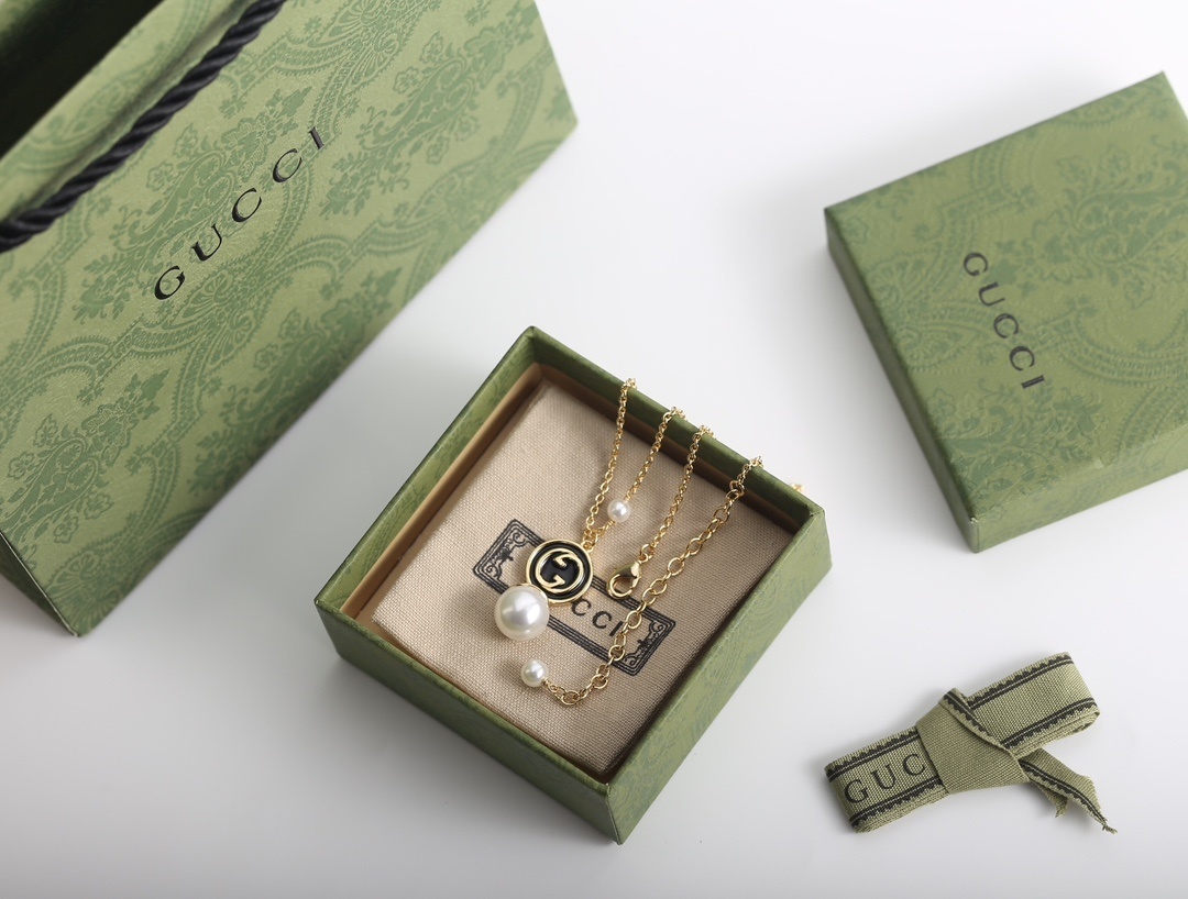 Gucci Gold Chain Pearl Necklace – GG Logo Pendant