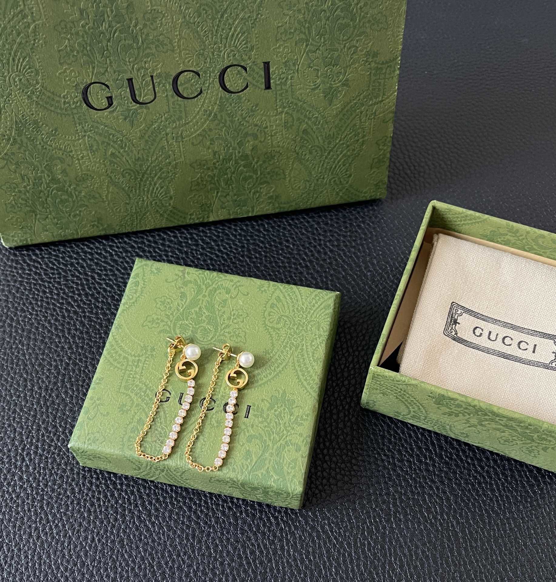 Gucci Gold Pearl Chain Earrings – Gucci Gold GG Pearl Crystal Chain