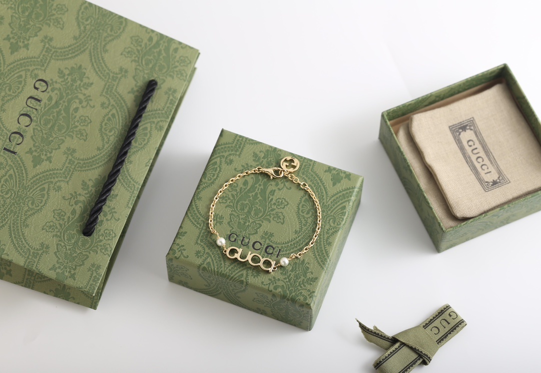 Gucci Gold-Tone Bracelet with Pearls – Premium Quality