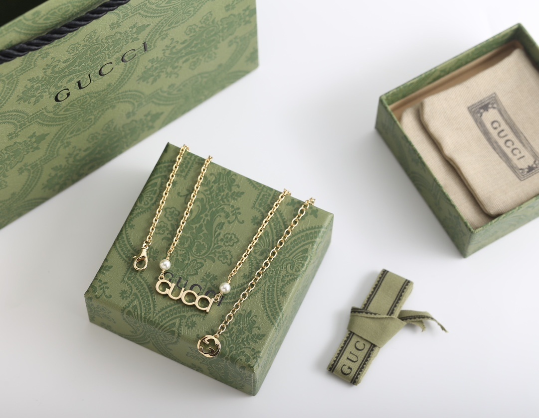 Gucci Gold Logo Necklace Pearl Accent – Chic Design
