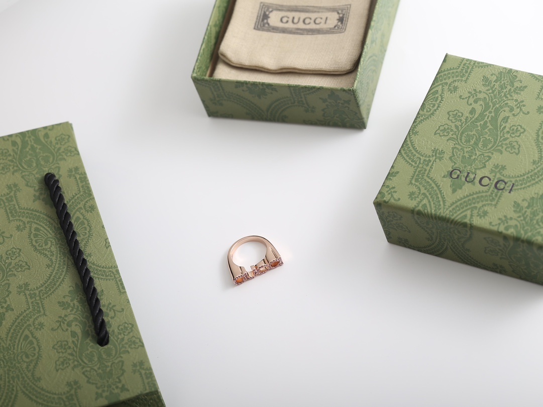 statement Gucci Rose Gold Crystal Logo Ring – Gucci Rose Gold Crystal