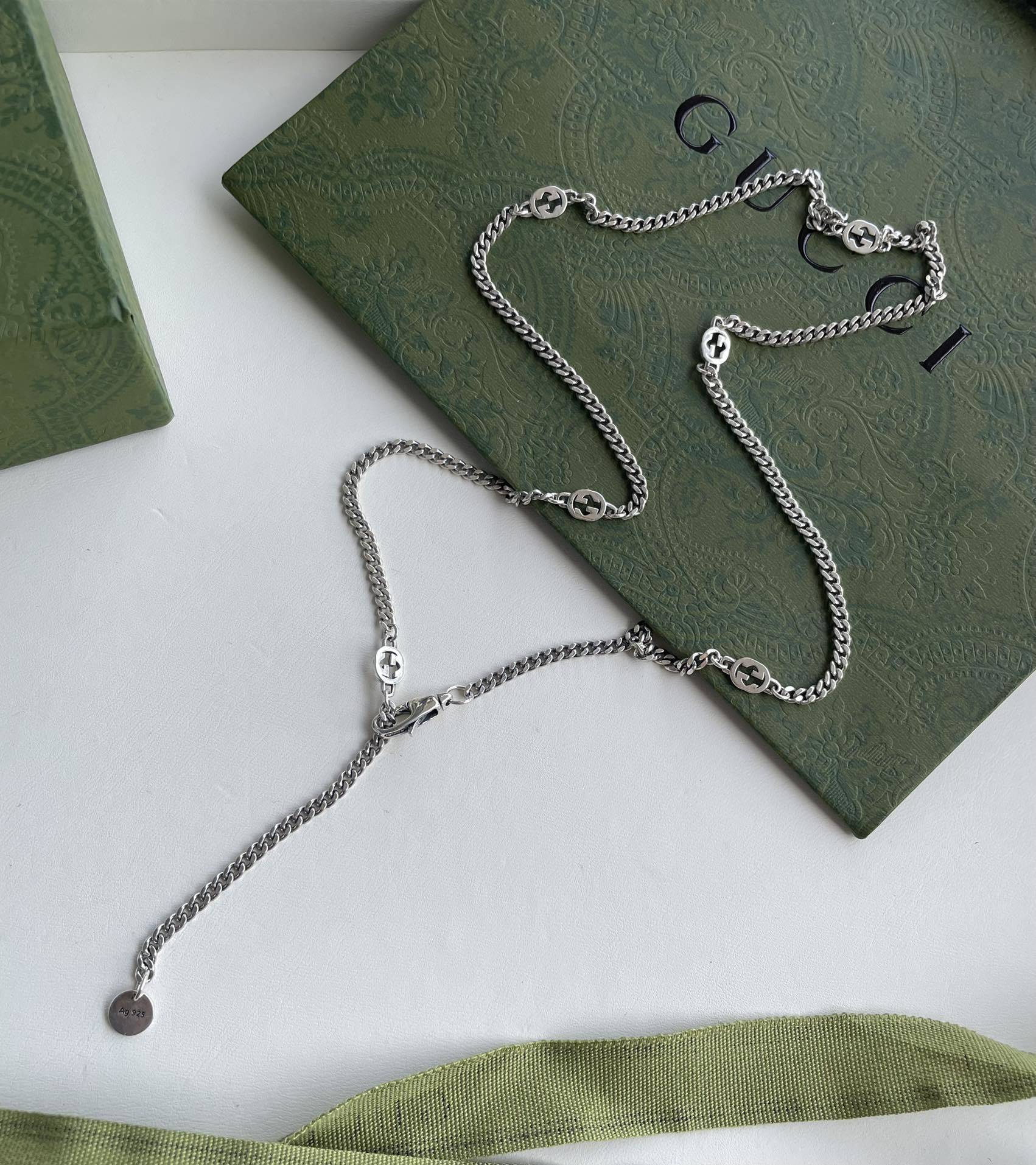 Gucci Silver Interlocking Chain Necklace – Gucci Silver Interlocking G