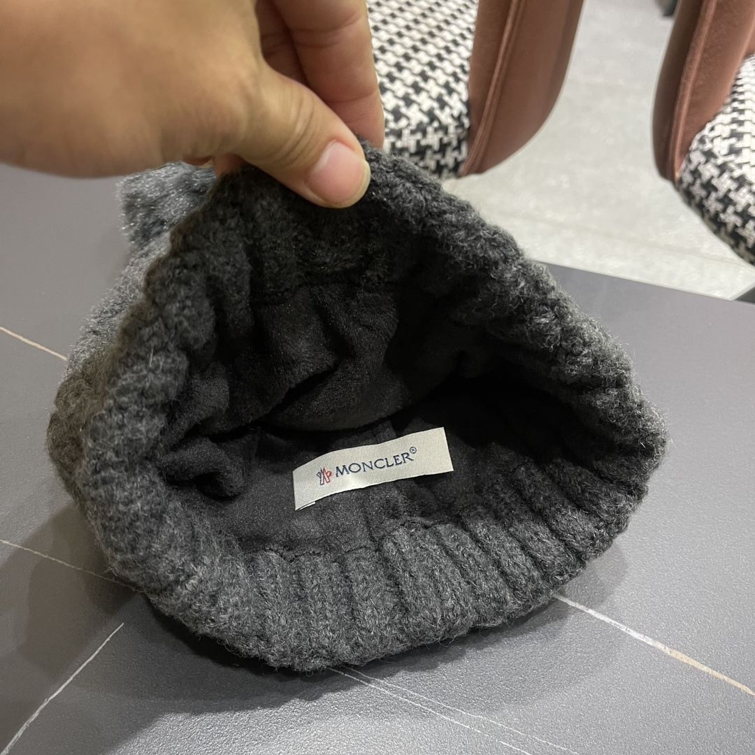 pom Moncler Grey Wool Beanie Hat – Moncler Grey Wool Beanie Hat – Pom
