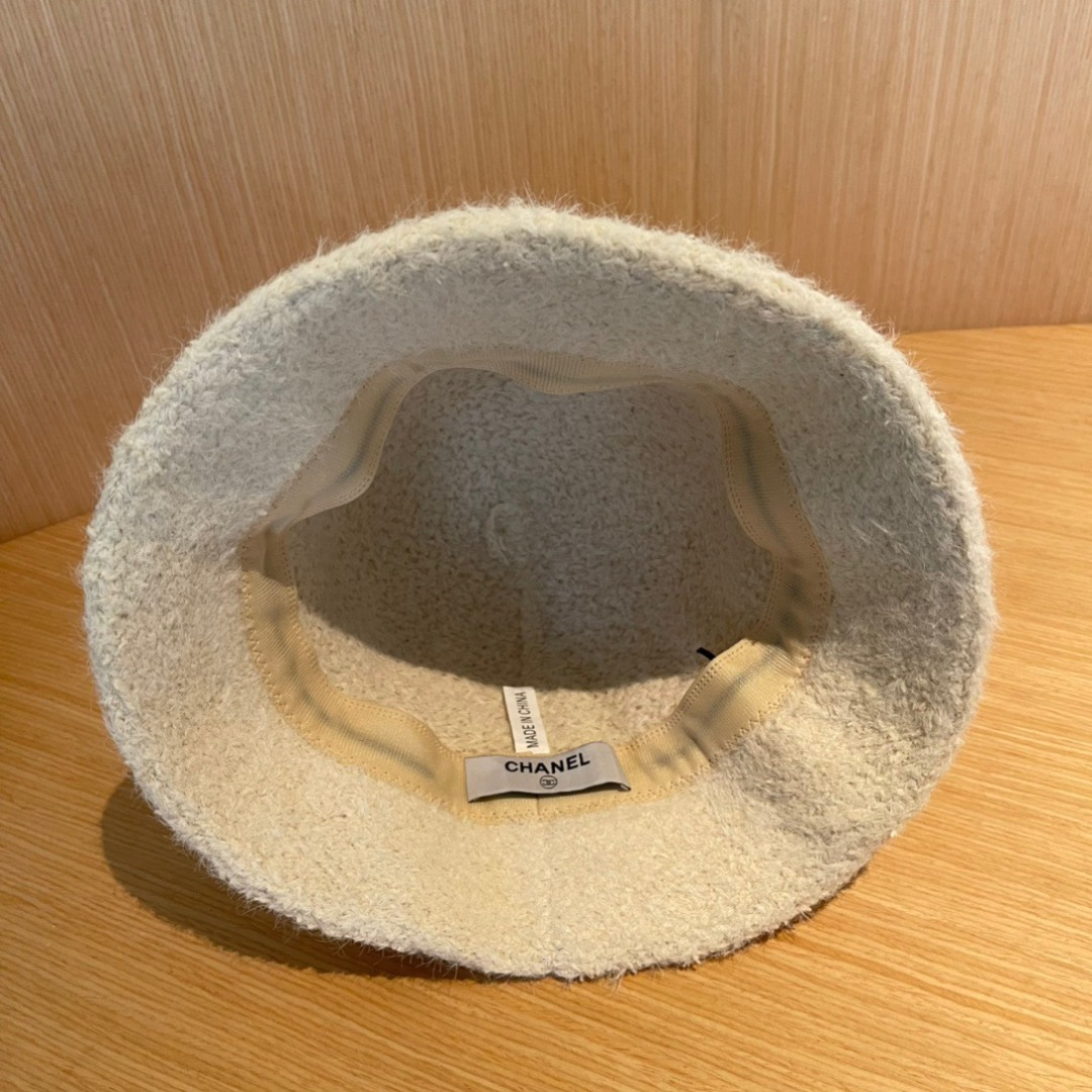 iconic Chanel Cream Boucle Bucket Hat – Chanel Cream Boucle Bucket Hat