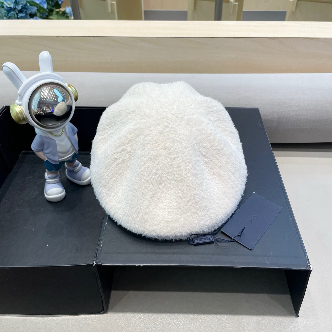 Prada White Shearling Beret – Soft Wool Hat