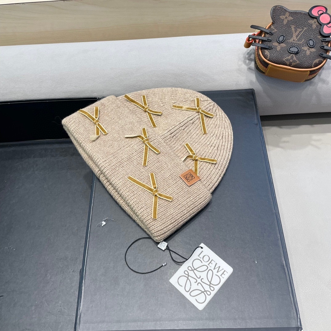 Loewe Beige Wool Ribbon Beanie – Designer Headwear