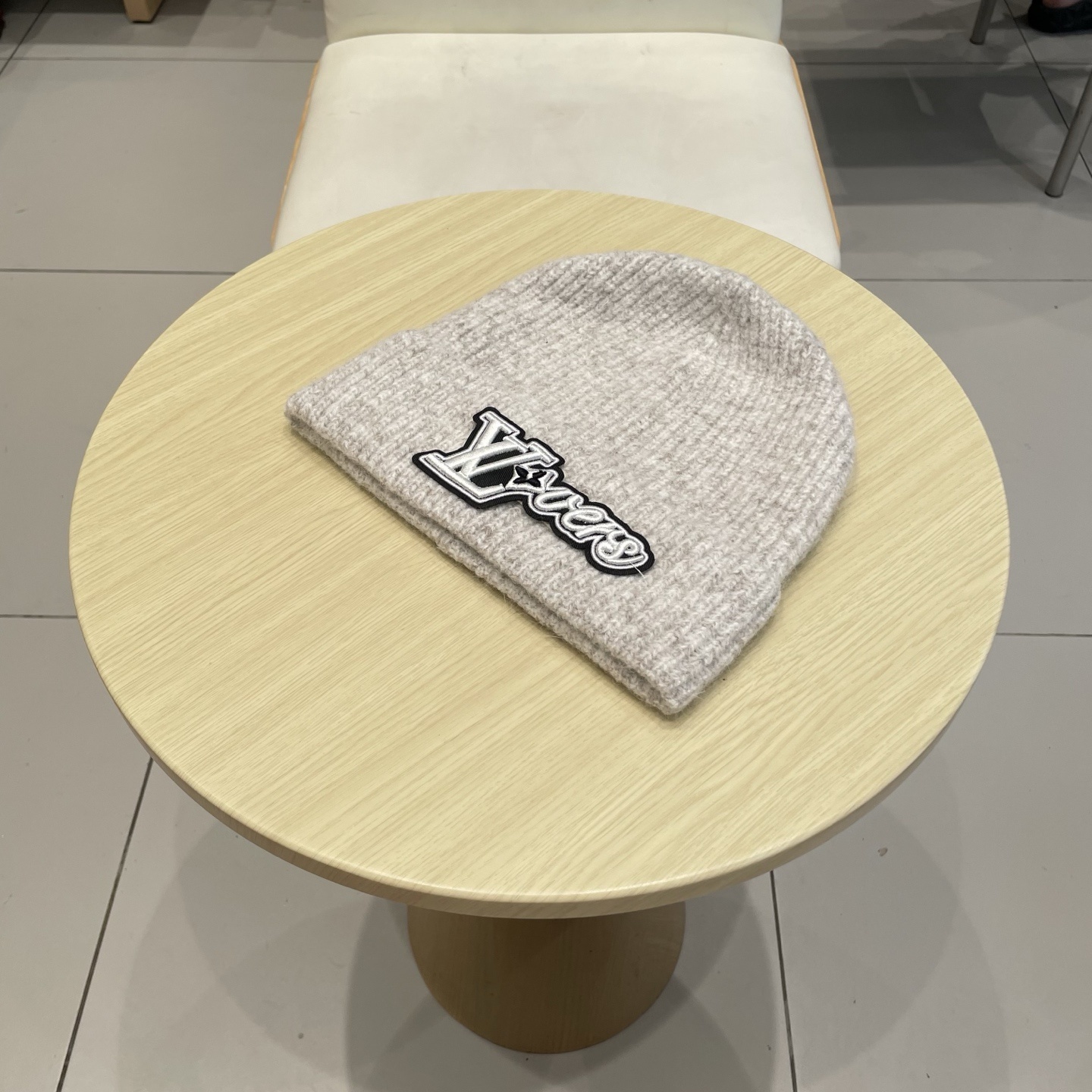 hat Louis Vuitton Grey Wool Beanie – Louis Vuitton Grey Wool Beanie