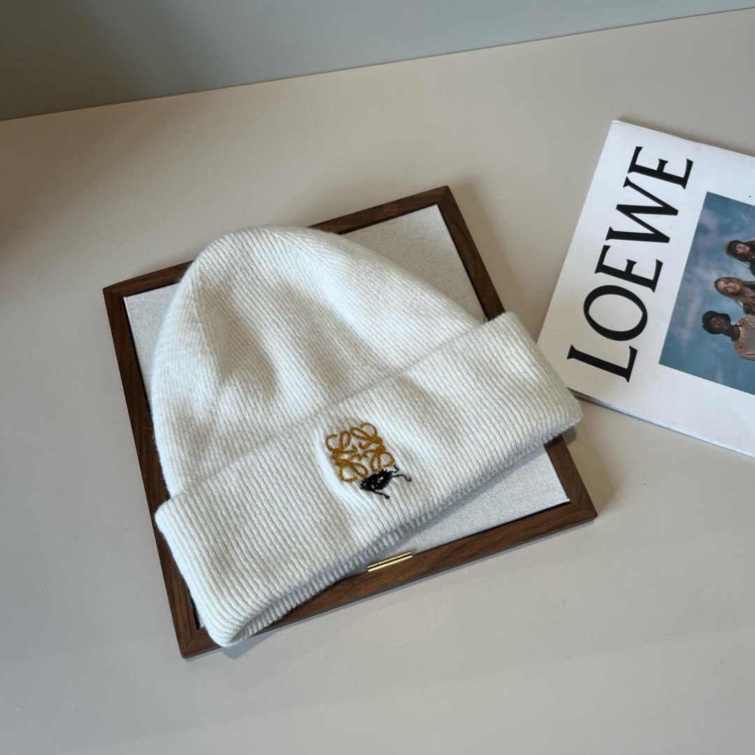 embroidered anagram Loewe White Wool Beanie