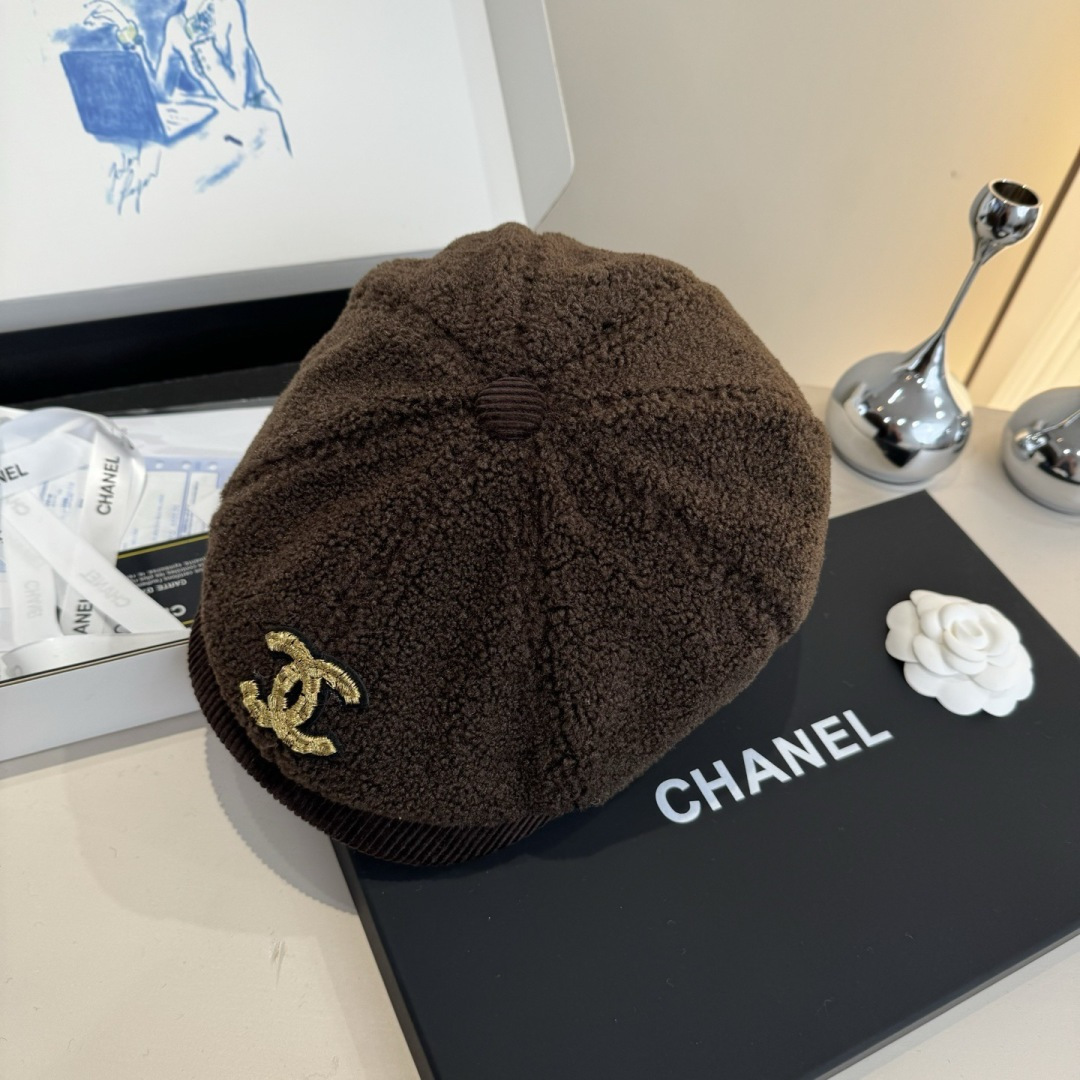 gold Chanel Brown Bouclé Newsboy Cap – Chanel Brown Bouclé Newsboy Cap