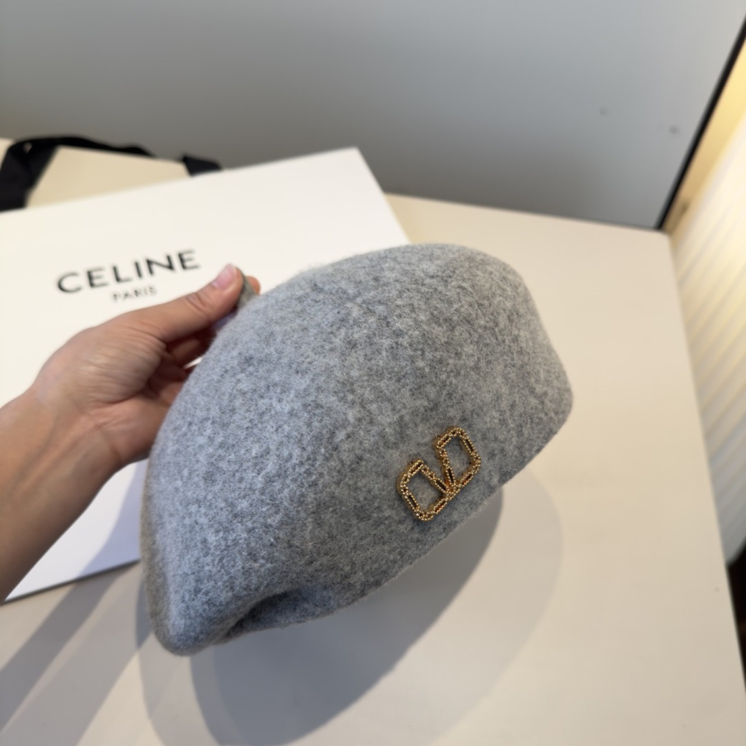gold logo Valentino Grey Wool Beret – Valentino Grey Wool Beret – Gold