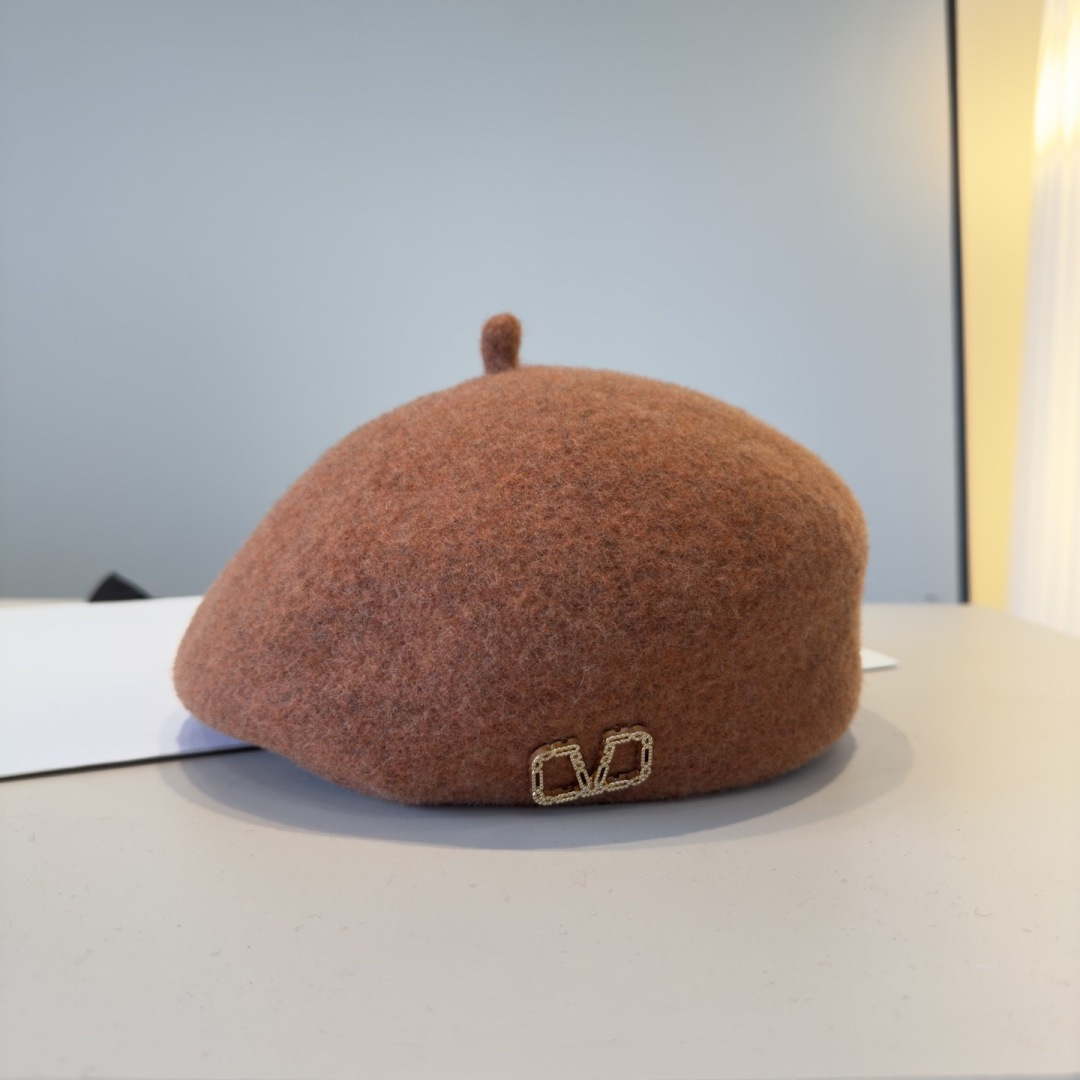 gold Valentino Brown Wool Beret – Valentino Brown Wool Beret – Gold V