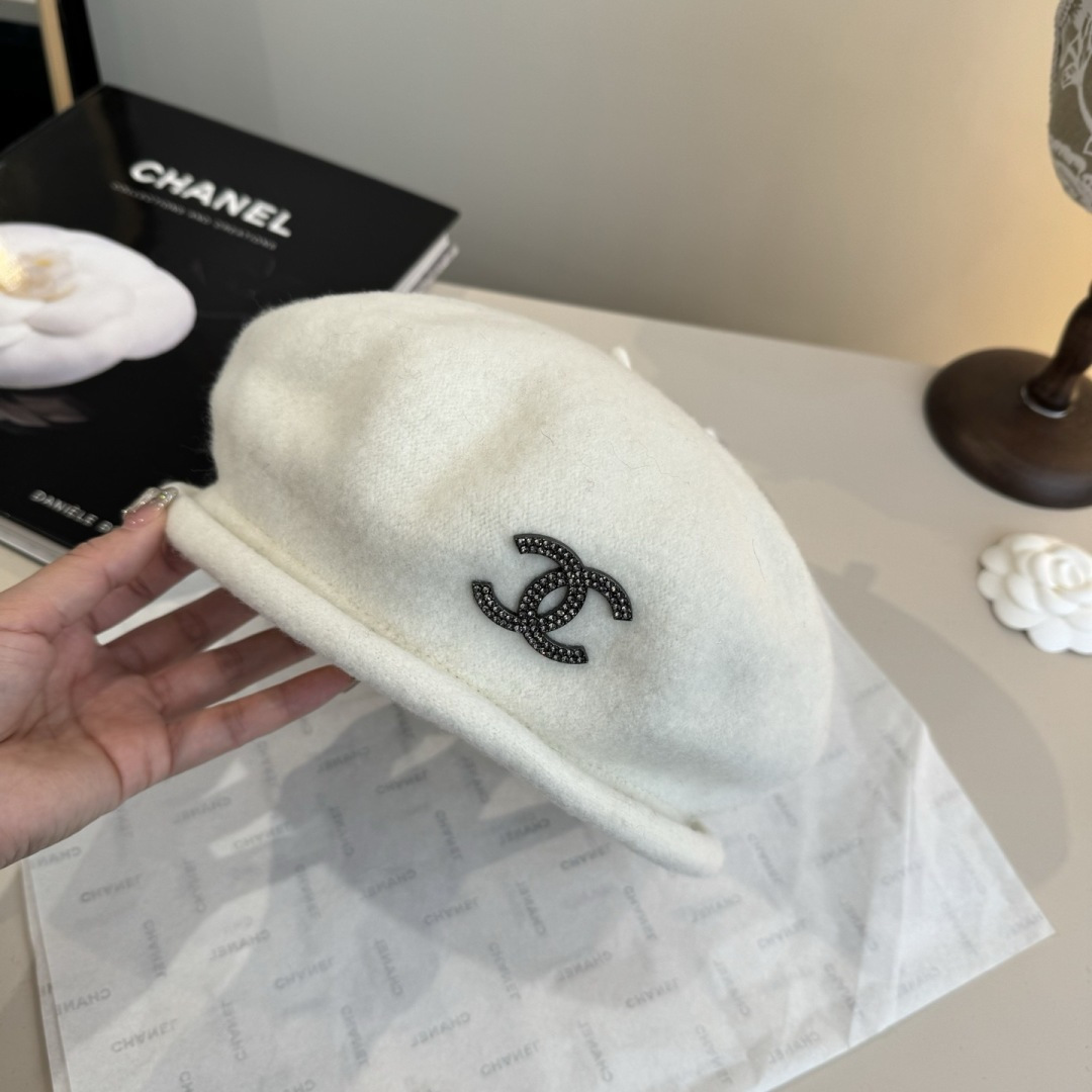 Chanel Ivory Wool Beret – Black CC Logo