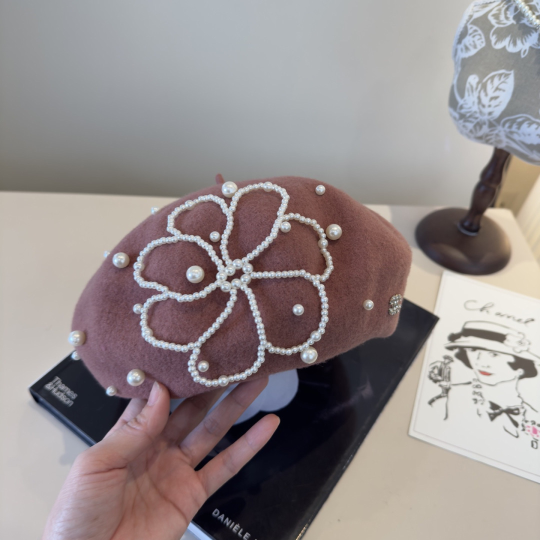 Mauve Beret with Pearl Flower – Parisian Chic