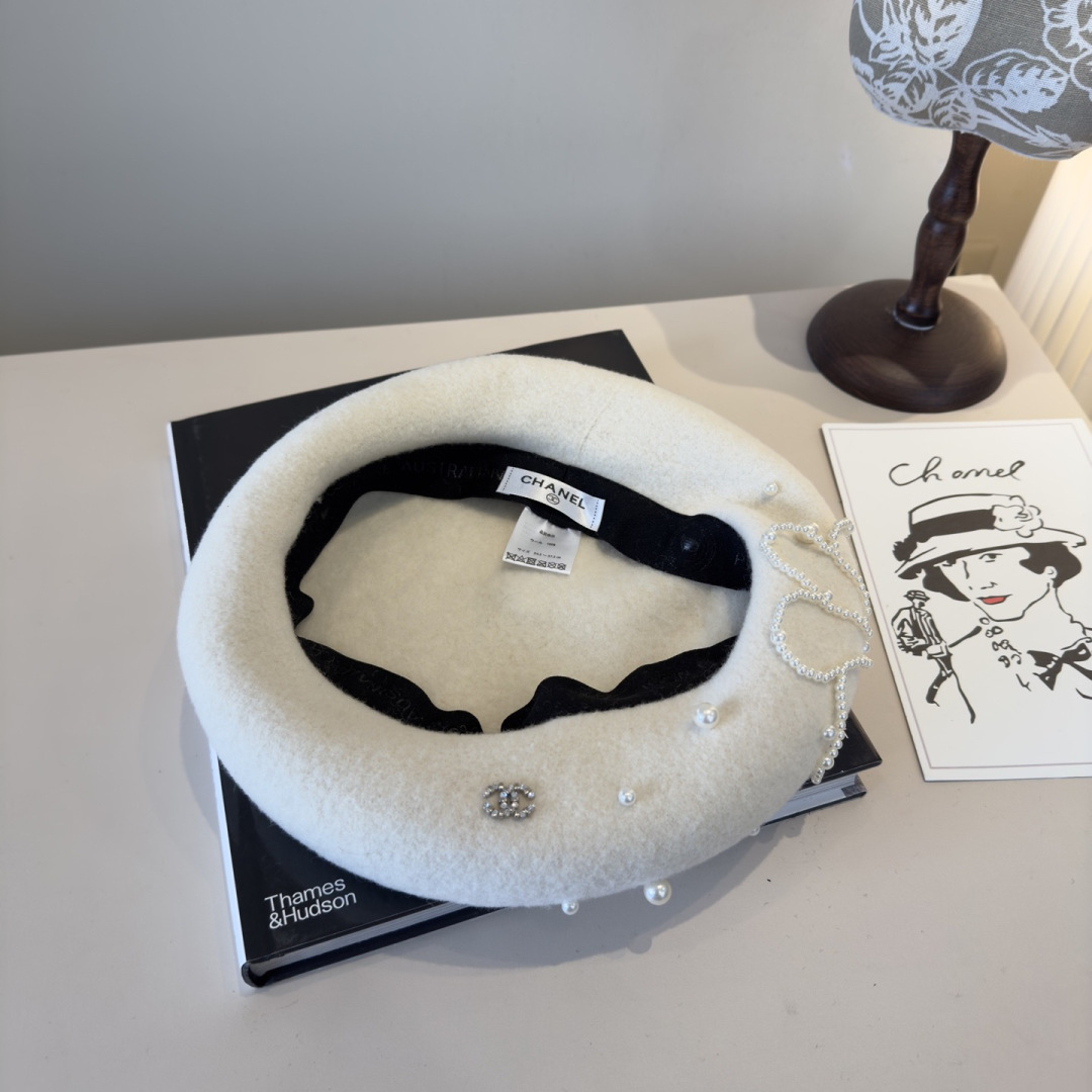 pearls Chanel White Wool Beret – Chanel White Wool Beret with Pearls