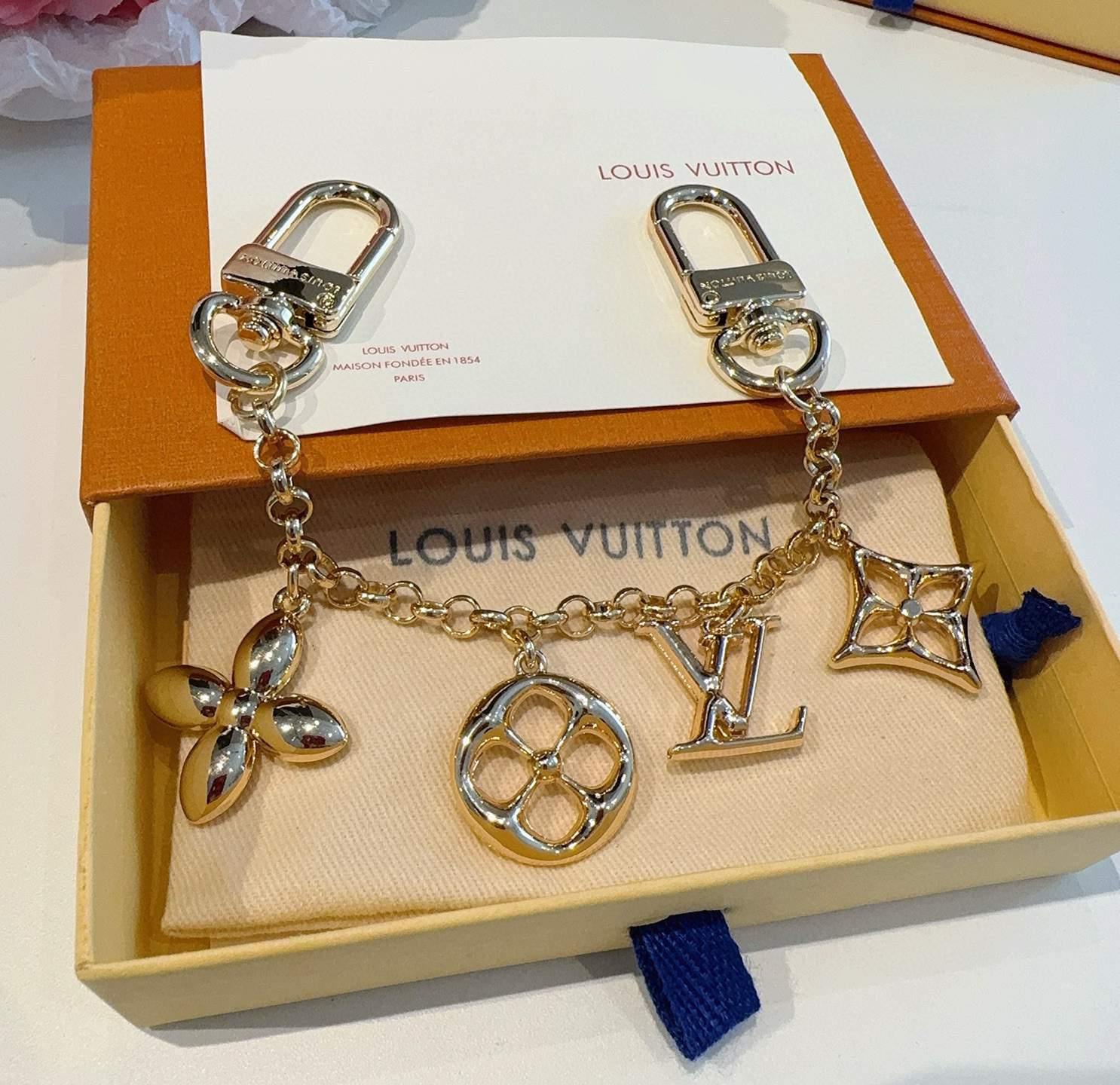 Louis Vuitton Gold Flower Keychain – Louis Vuitton Gold Flower Charm