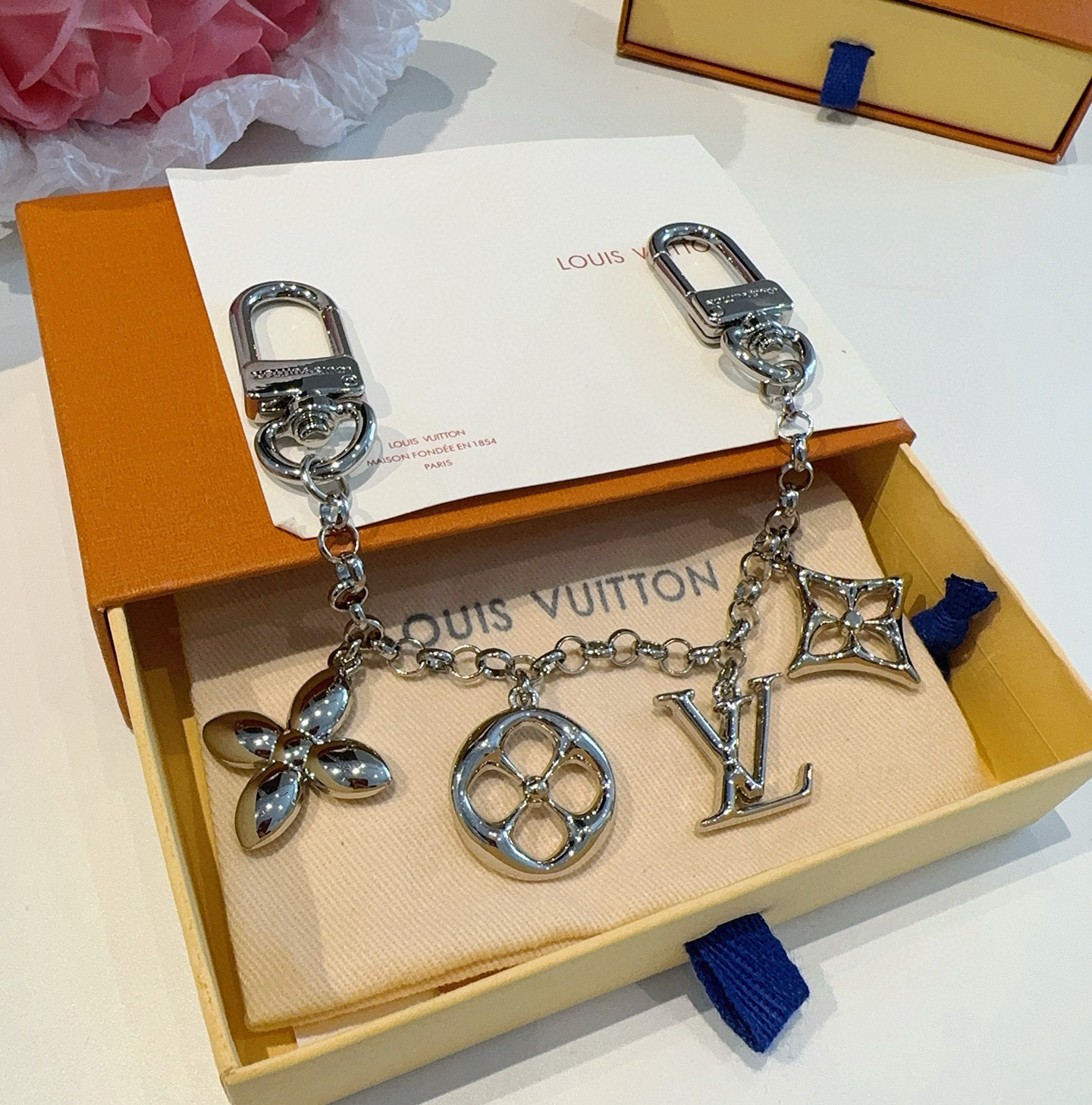 Louis Vuitton Silver Charm Chain – Authentic Designer