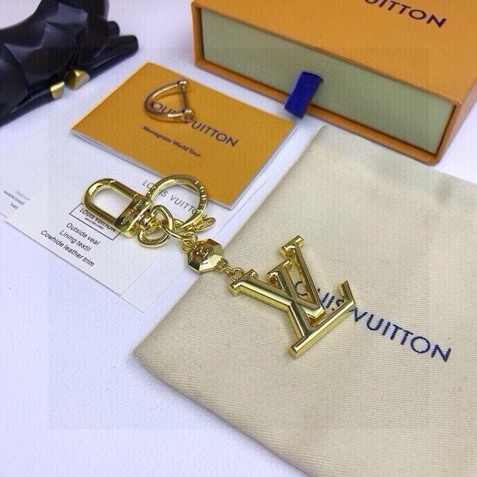 Louis Vuitton Gold Keychain lv – Louis Vuitton Gold LV Logo Keychain 2
