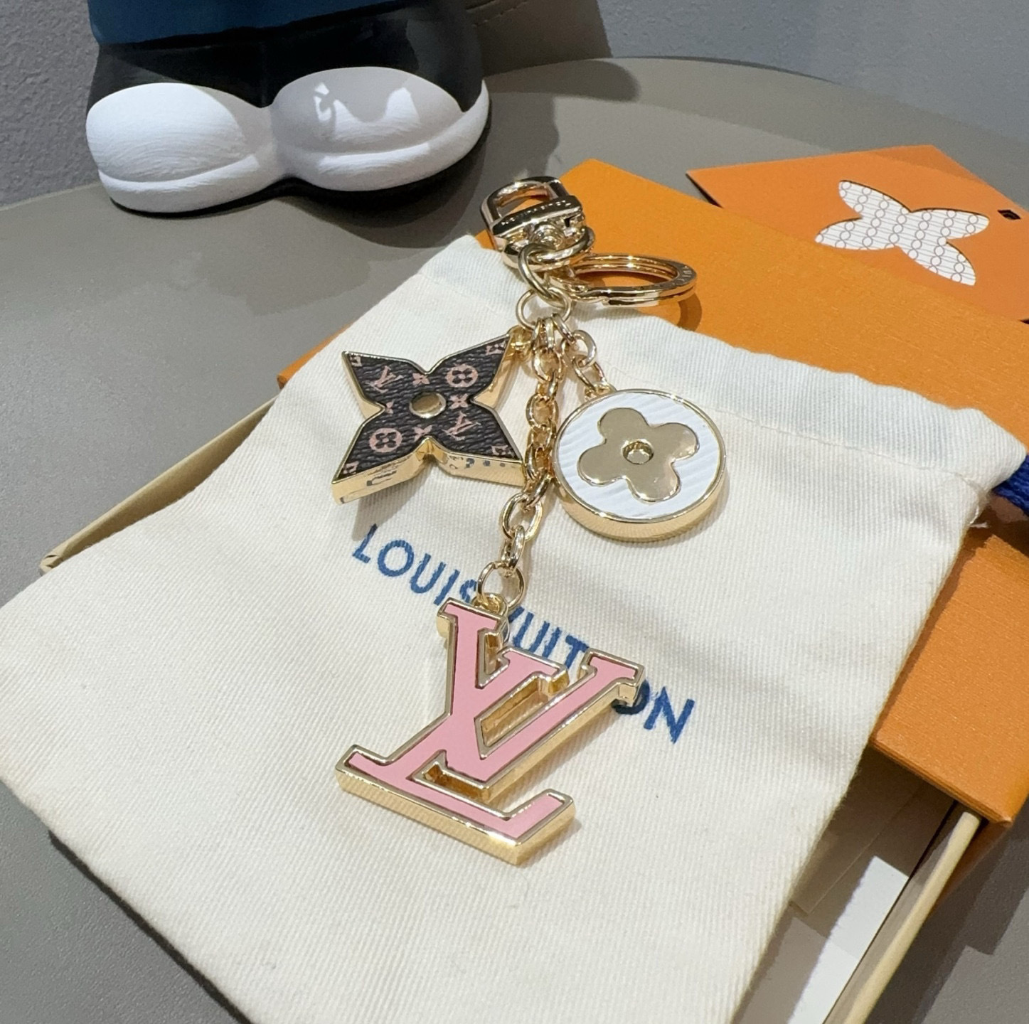 logo Louis Vuitton Pink Keychain – Louis Vuitton Pink Logo Charm