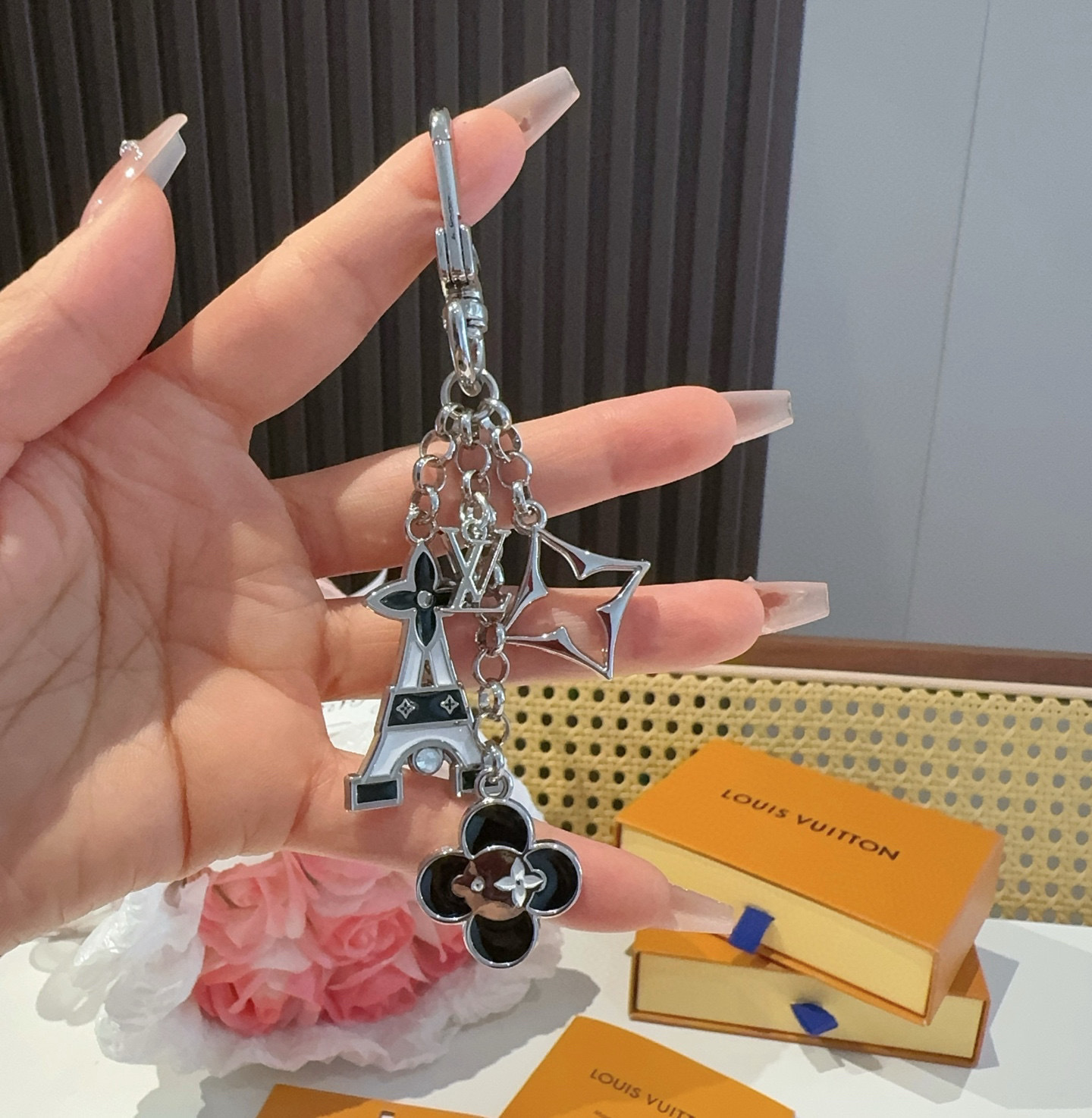 silver Louis Vuitton Eiffel Tower Keychain – Louis Vuitton Eiffel