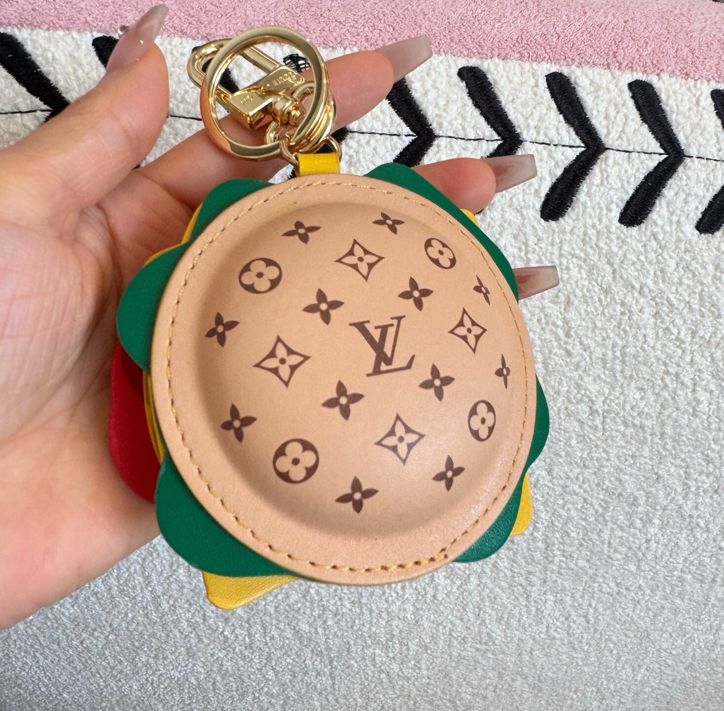 monogram Louis Vuitton Burger Keychain – Louis Vuitton Burger Keychain