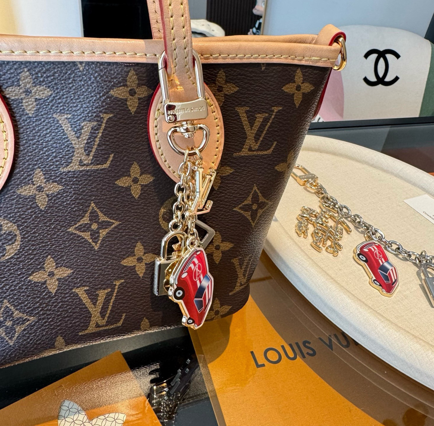 charm Louis Vuitton Red Car – Louis Vuitton Red Car Charm Keychain