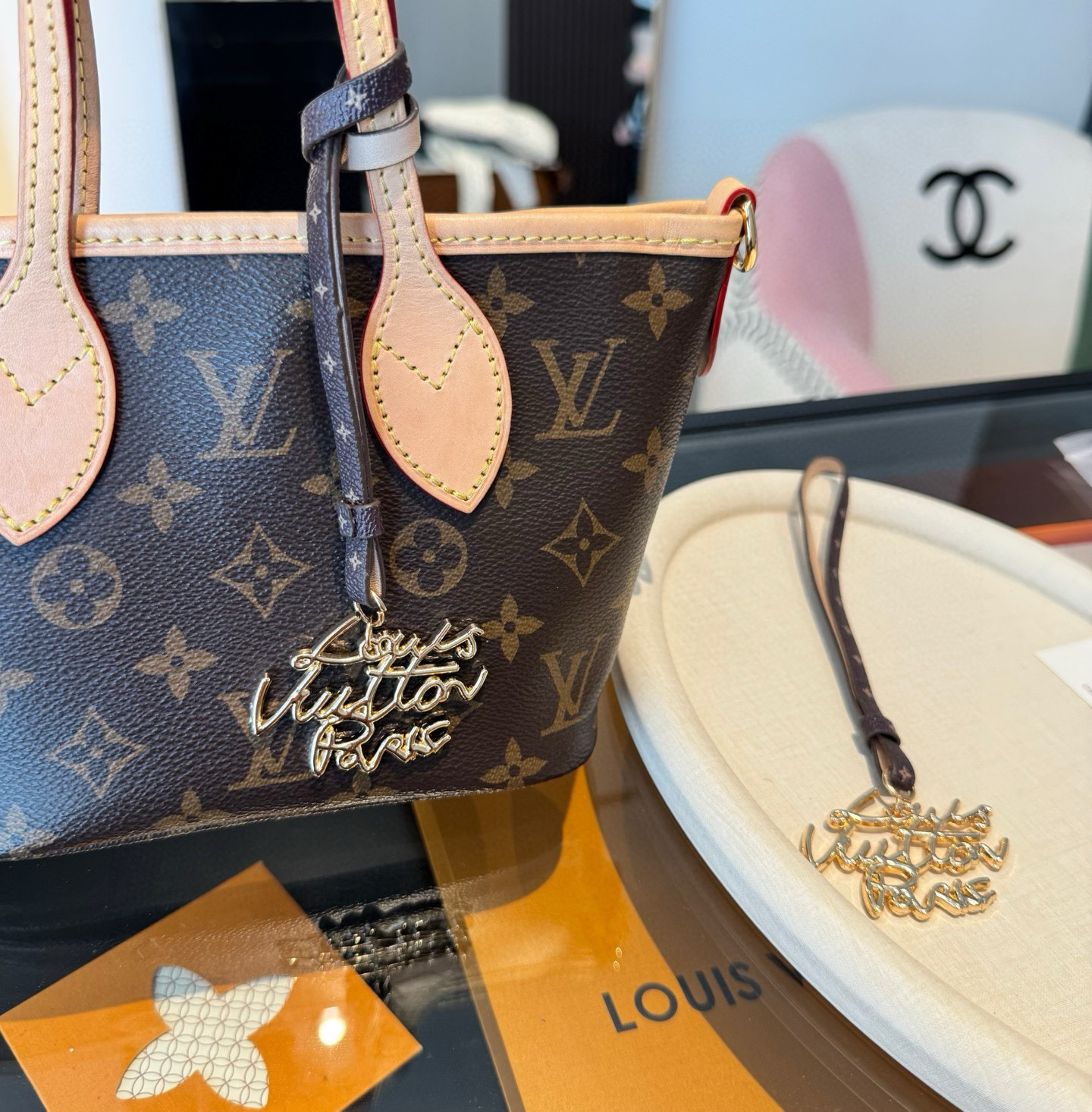 Louis Vuitton Paris Charm – Louis Vuitton Paris Signature Bag Charm