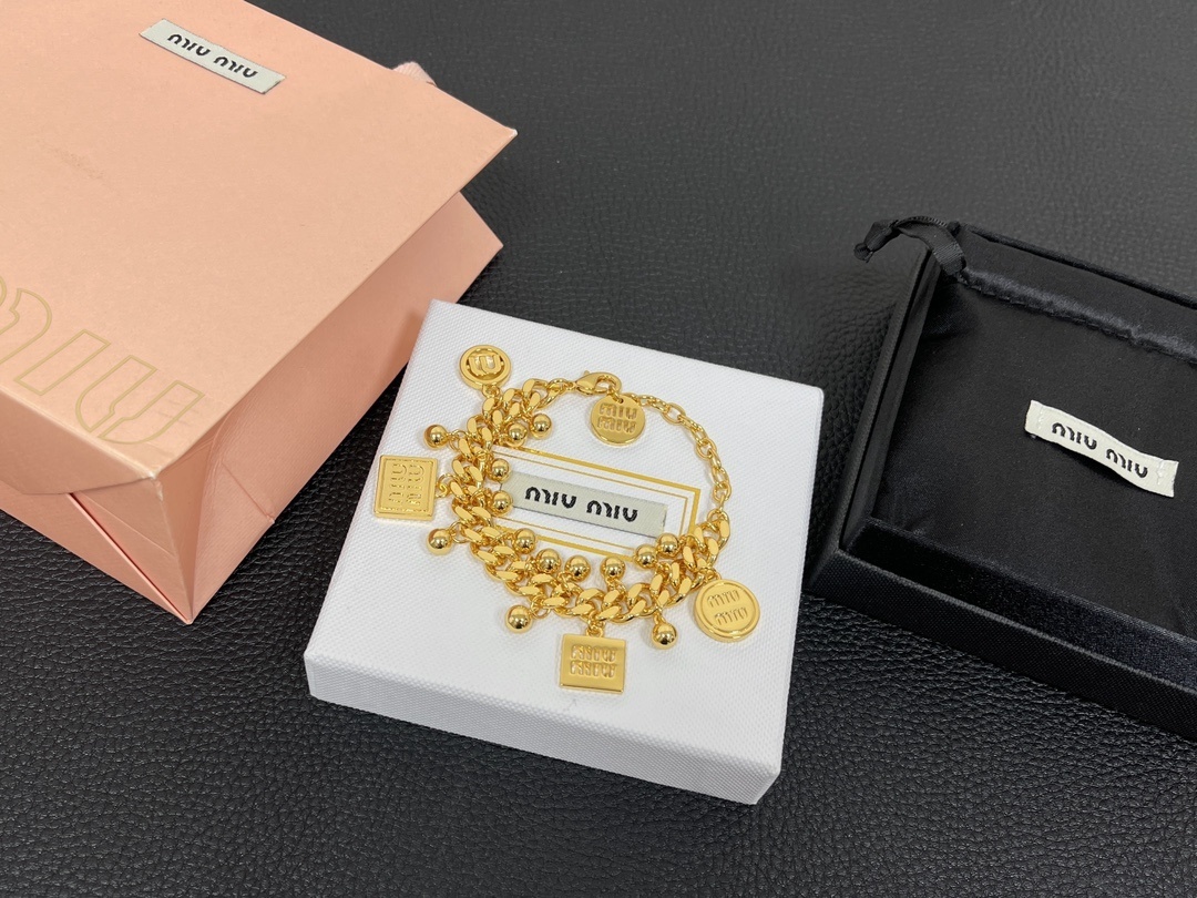 finish Miu Miu Gold Charm Bracelet – Miu Miu Charm Bracelet – Gold